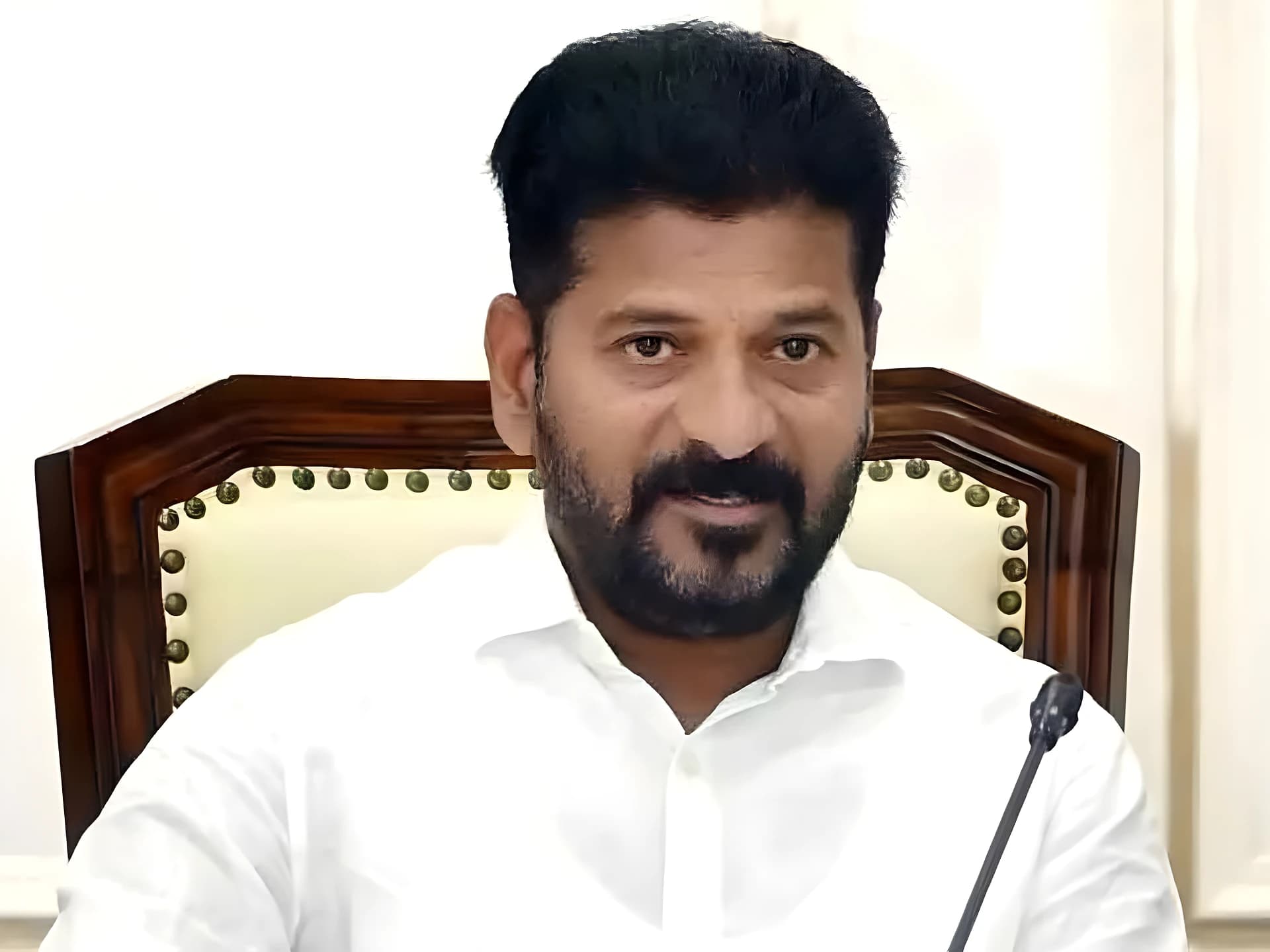 రాహుల్ చెప్పేవరకు ఢిల్లీని వీడొద్దు.. రేవంత్ ఆదేశం