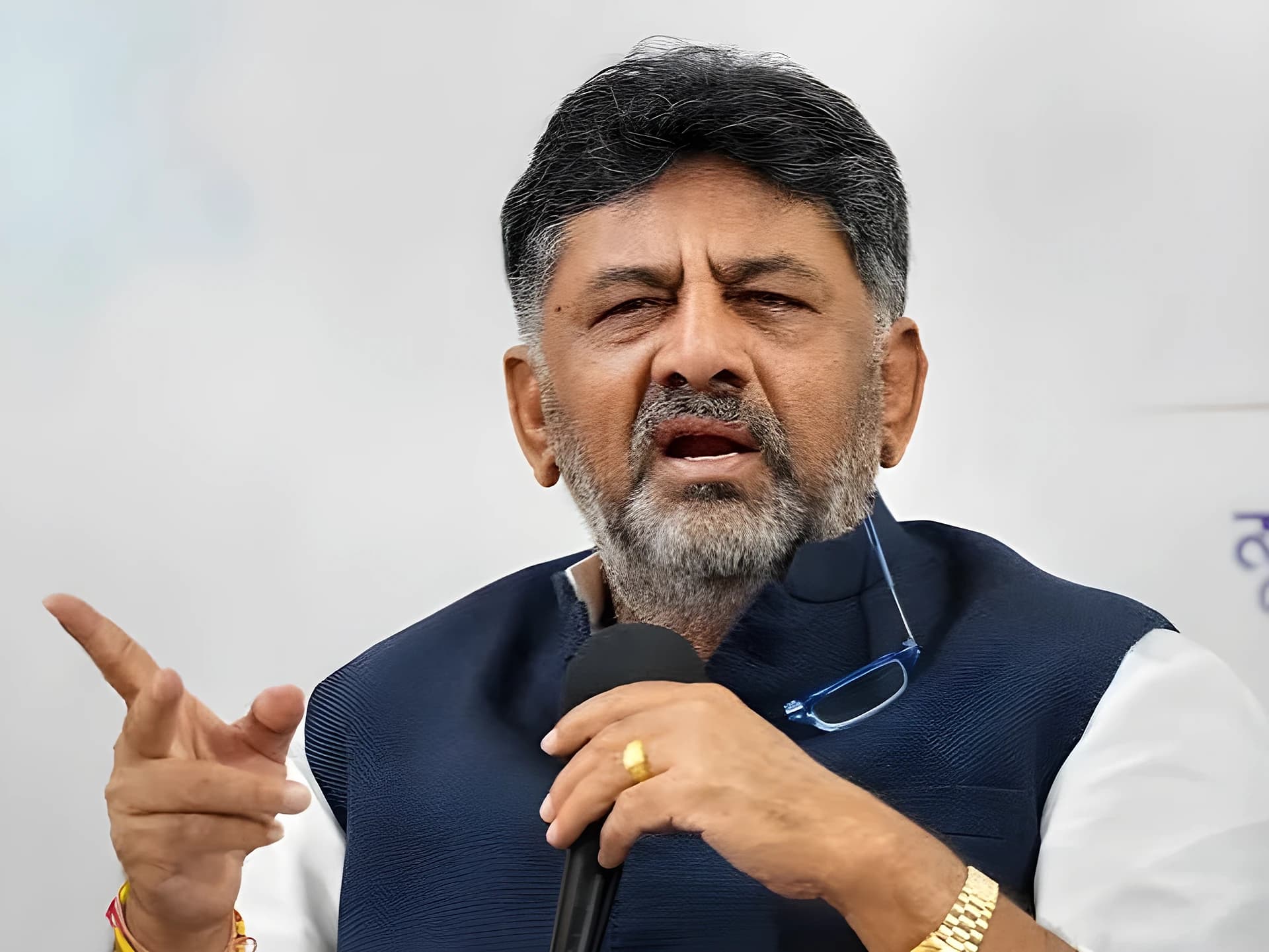 బెంగళూరు నిరసనకారుల ఘటనపై D.K శివకుమార్ సీరియస్