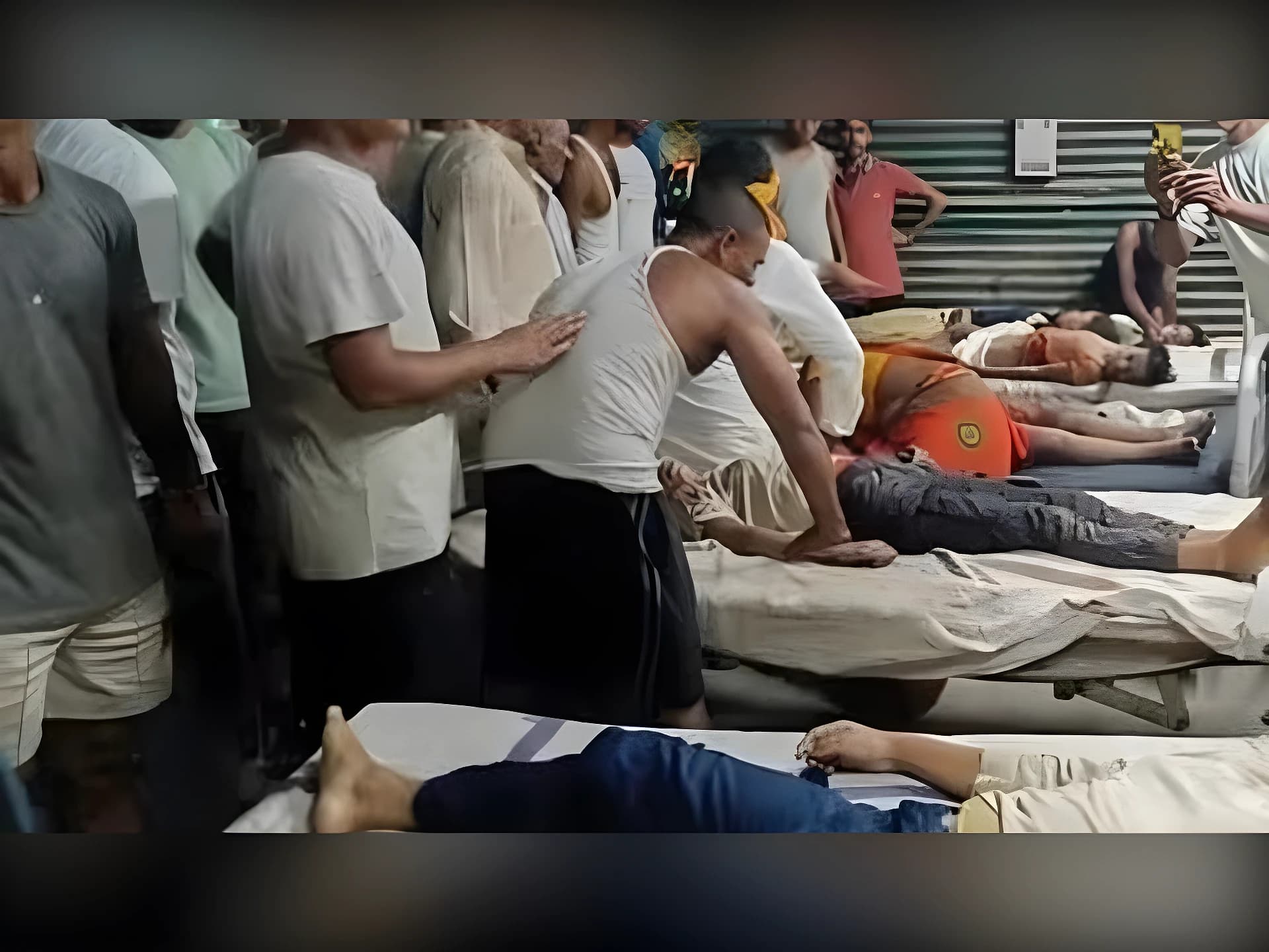 గంగానదిలో బోట్ బోల్తా.. 10 మంది మృతి!