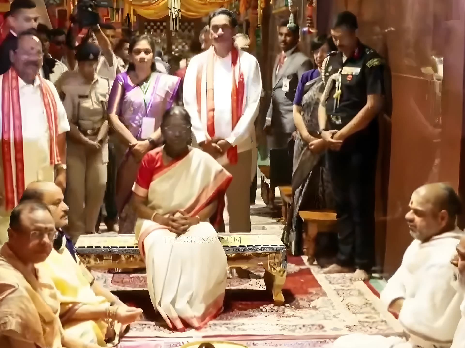 కనకదుర్గమ్మను దర్శించుకున్న రాష్ట్రపతి ముర్ము
