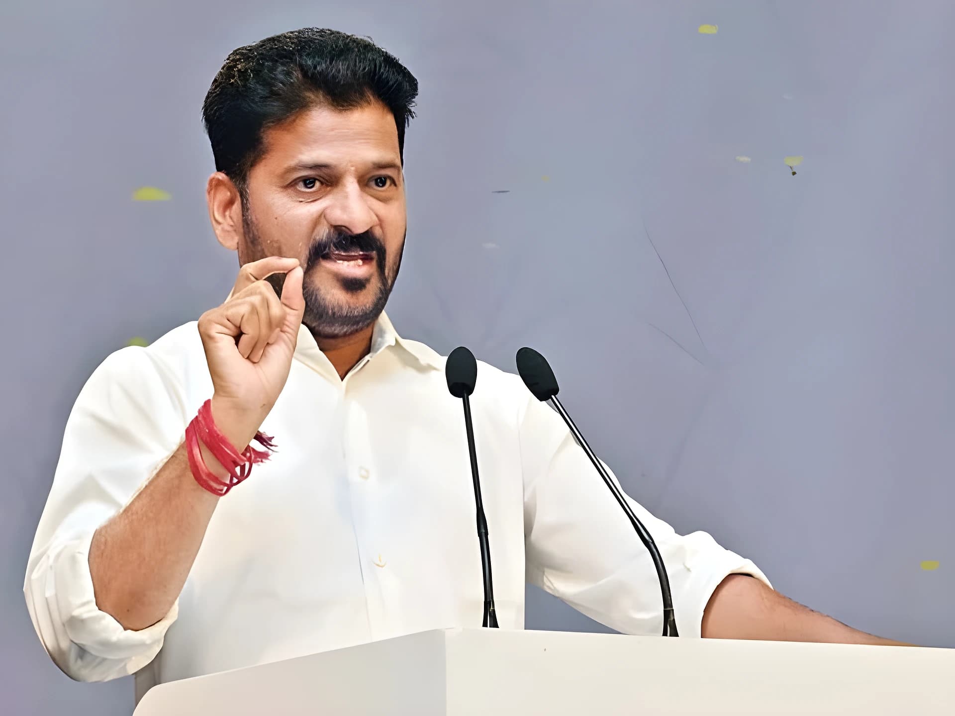 నిర్లక్ష్యం చేస్తే సస్పెన్షన్.. అధికారులకు సీఎం హెచ్చరిక!