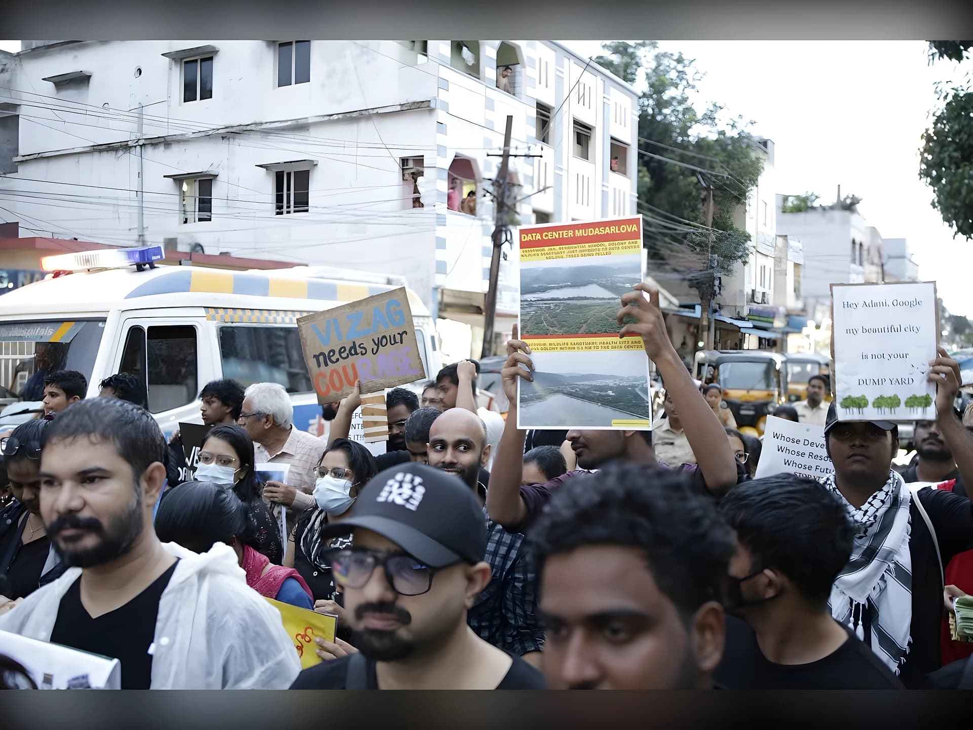డేటా సెంటర్ల ఏర్పాటుకు వ్యతిరేకంగా భారీ ర్యాలీ