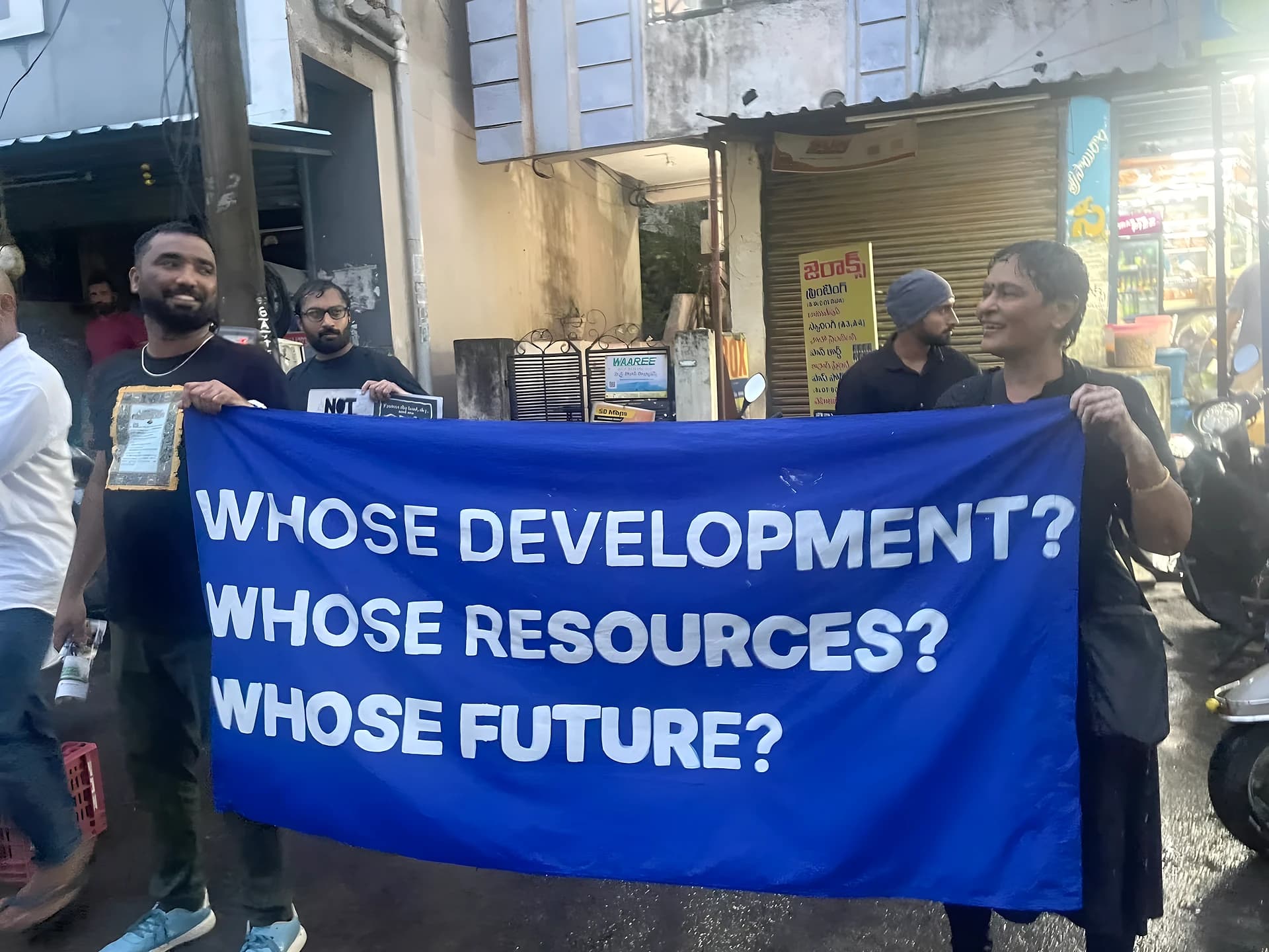 డేటా సెంటర్ల ఏర్పాటుకు వ్యతిరేకంగా భారీ ర్యాలీ