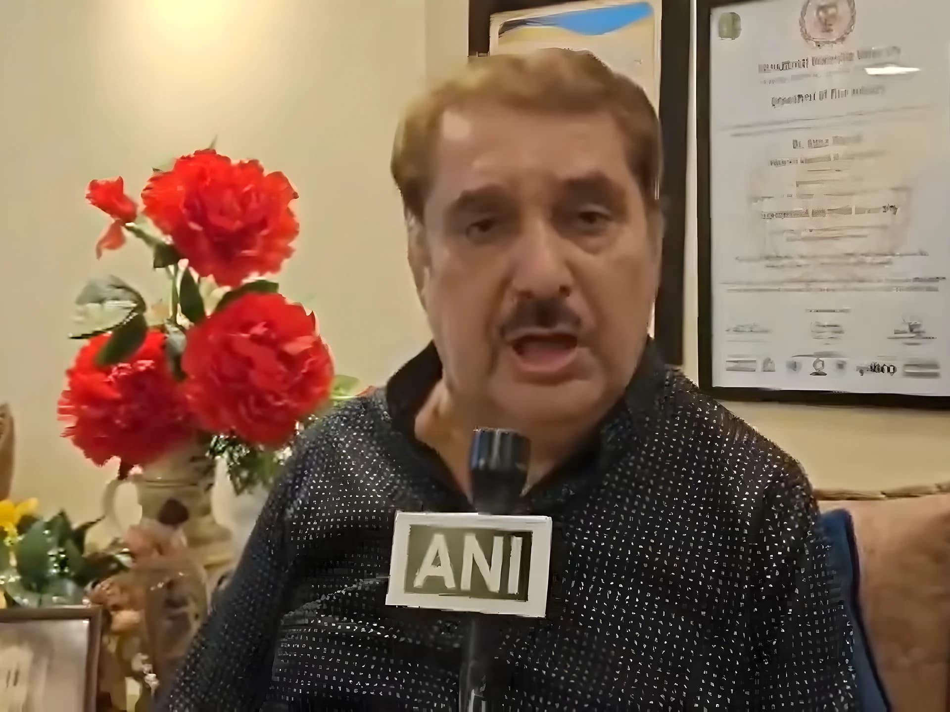 ఇమ్రాన్ ఖాన్కు లీవ్ ఇండియా నోటీసు.. రజా మురాద్ రియాక్షన్!