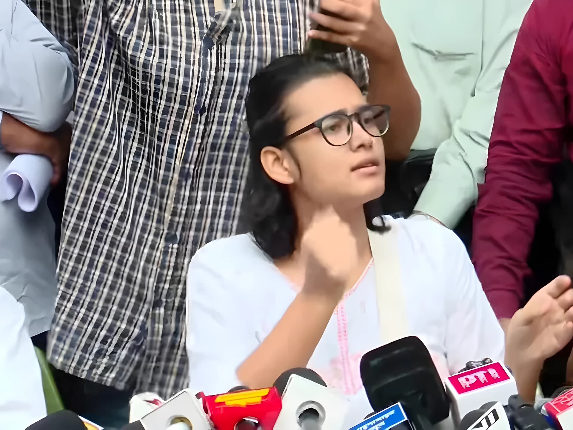 CJP లీడర్ల అరెస్ట్పై నేహా బోరా సీరియస్!