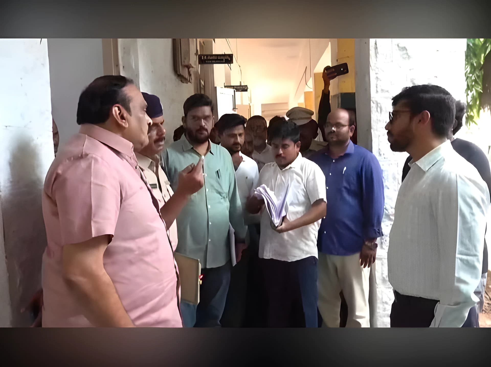 అనంత నామినేషన్ కేంద్రాల తనిఖీ