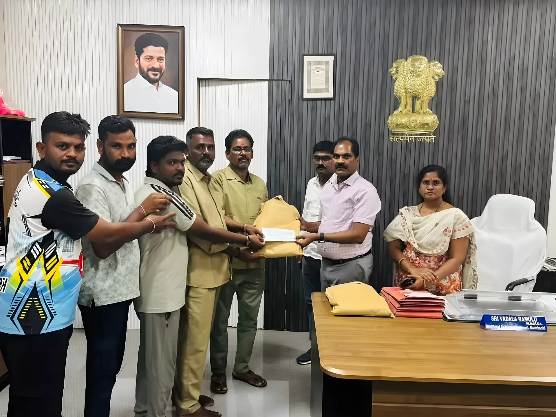 హమాలీల సేవలకు గుర్తింపు