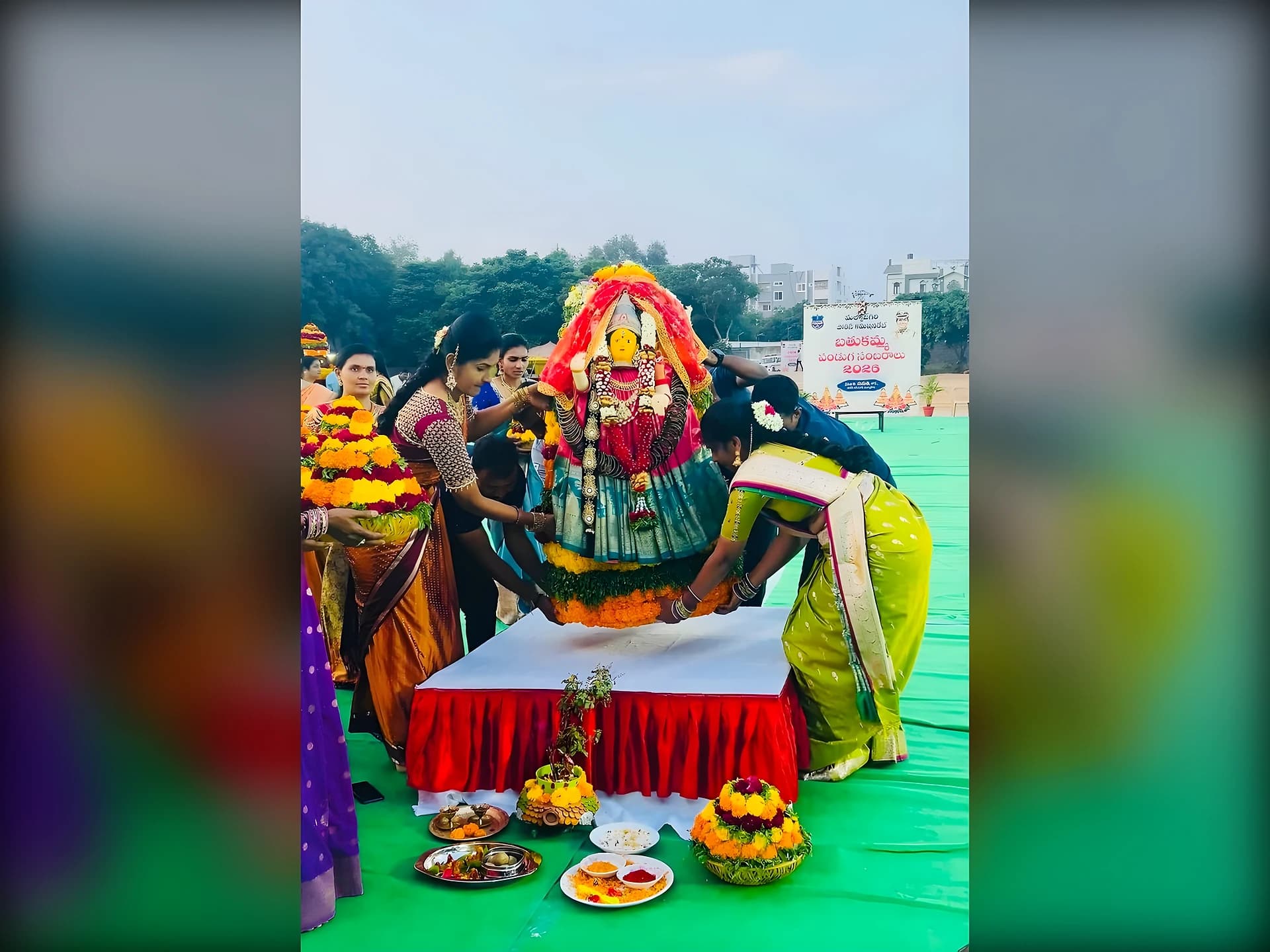 మల్కాజిగిరి పోలీసుల బతుకమ్మ సందడి!