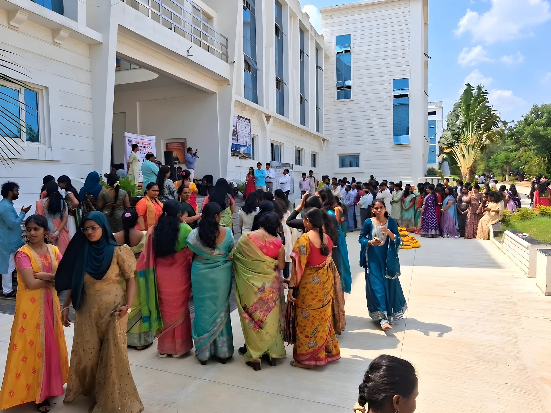 స్టూడెంట్స్కు సేఫ్టీపై షీ టీమ్స్ అవేర్నెస్!