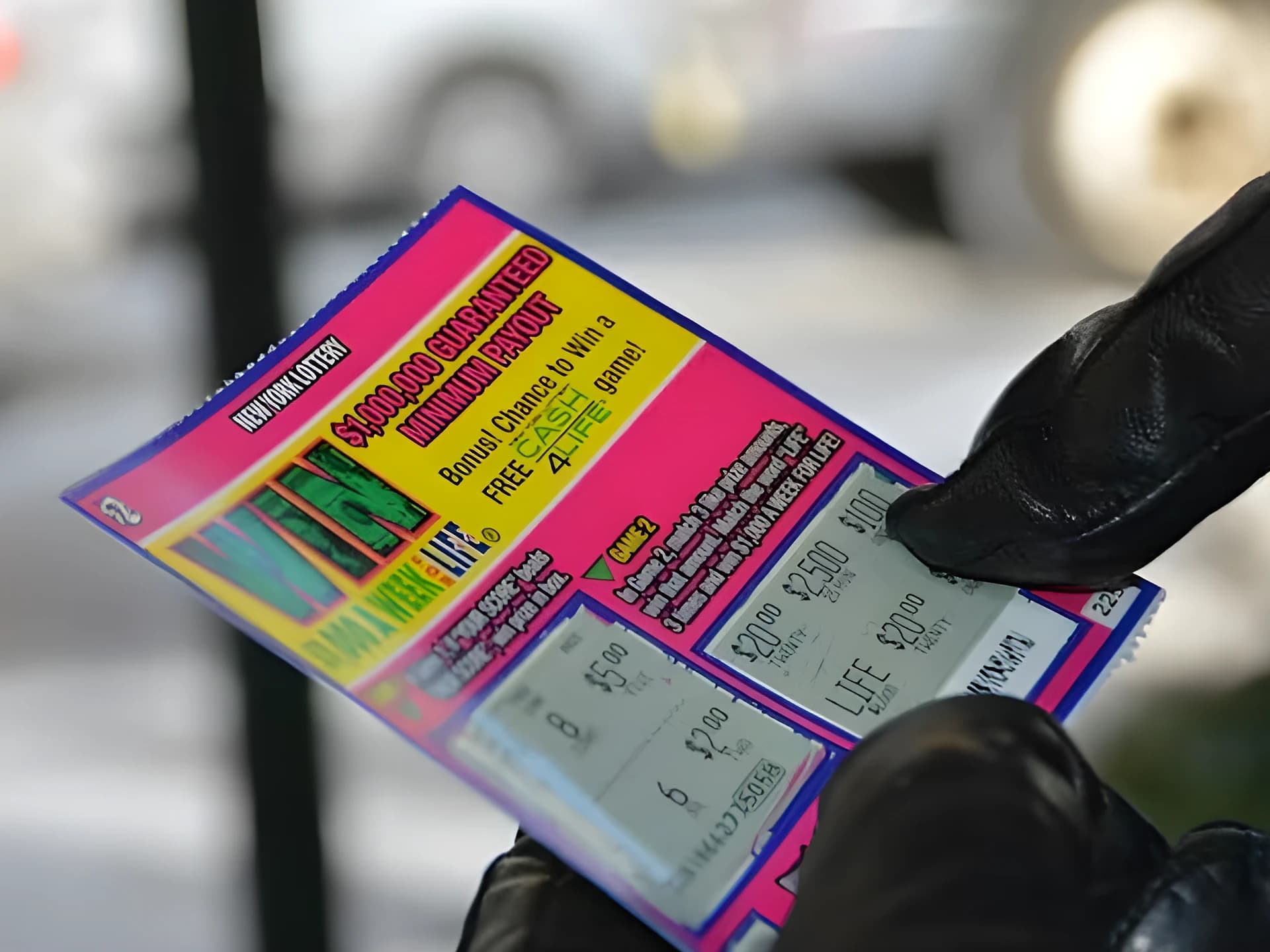 భర్త గిఫ్ట్తో 5 కోట్ల రూపాయల జాక్పాట్!