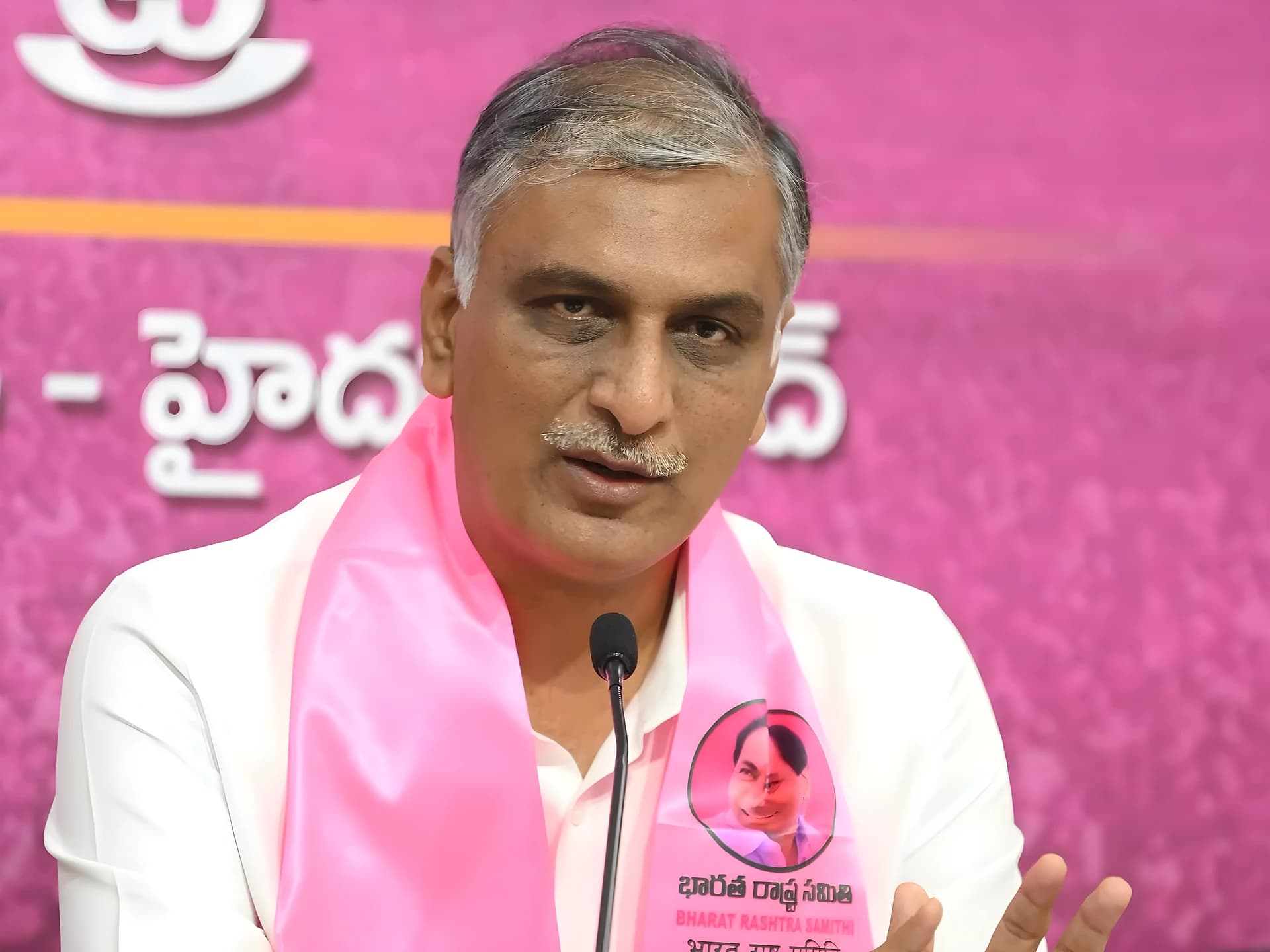 స్పెషల్ బస్సుల పేరుతో బాదుడేనా.. హరీశ్ రావు