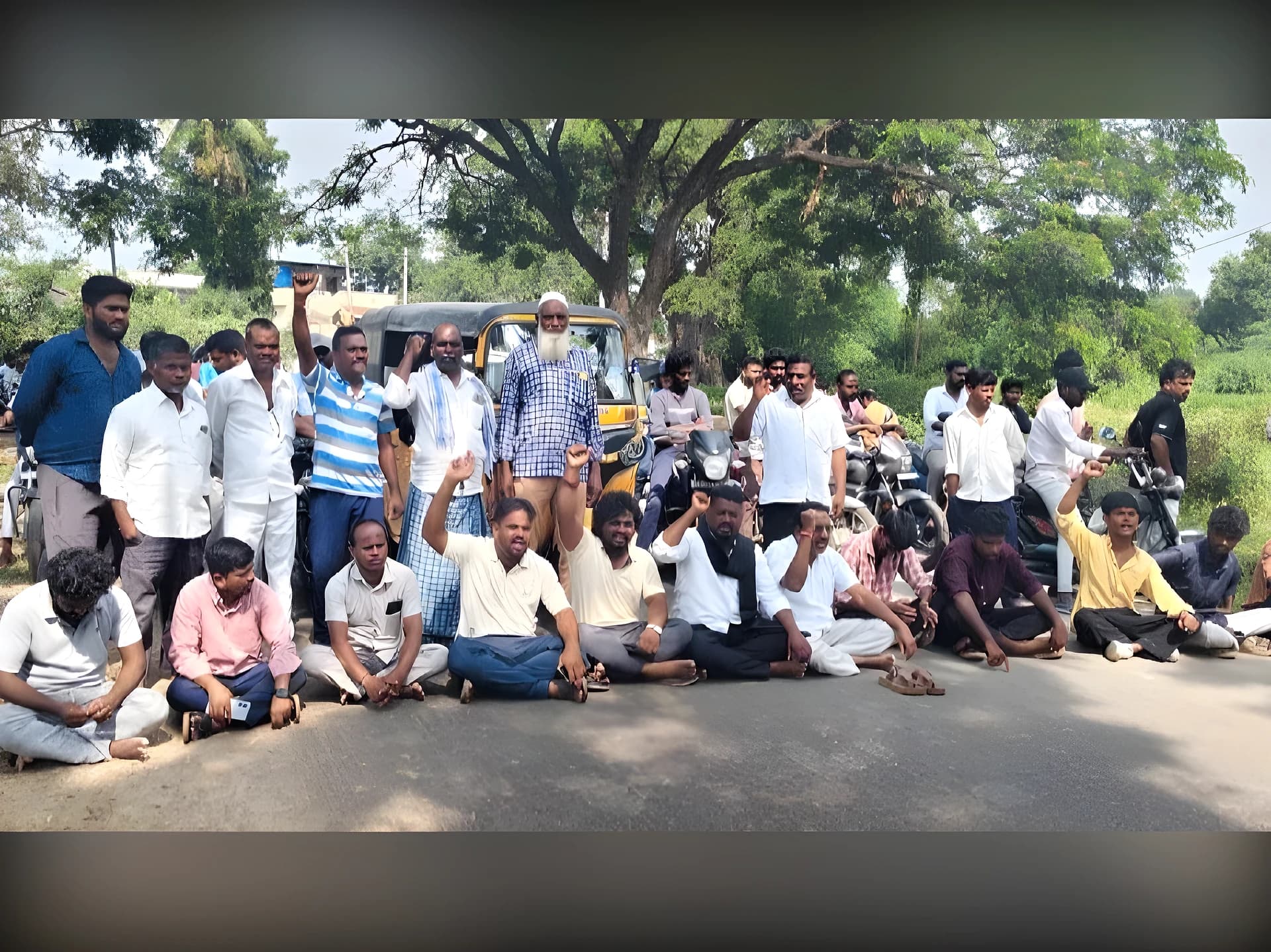గుంతల రోడ్డు..ఇంకెన్ని ప్రాణాలు పోవాలి?