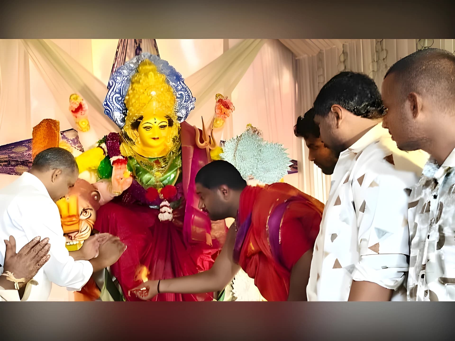 దుర్గాదేవి అలంకారంలో అమ్మవారు