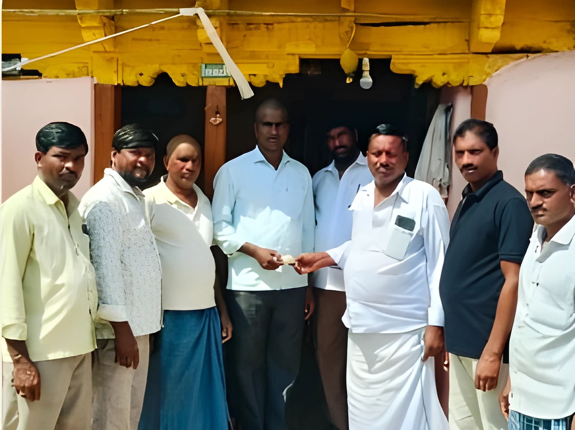 మృతురాలి కుటుంబానికి సాయం అందజేత