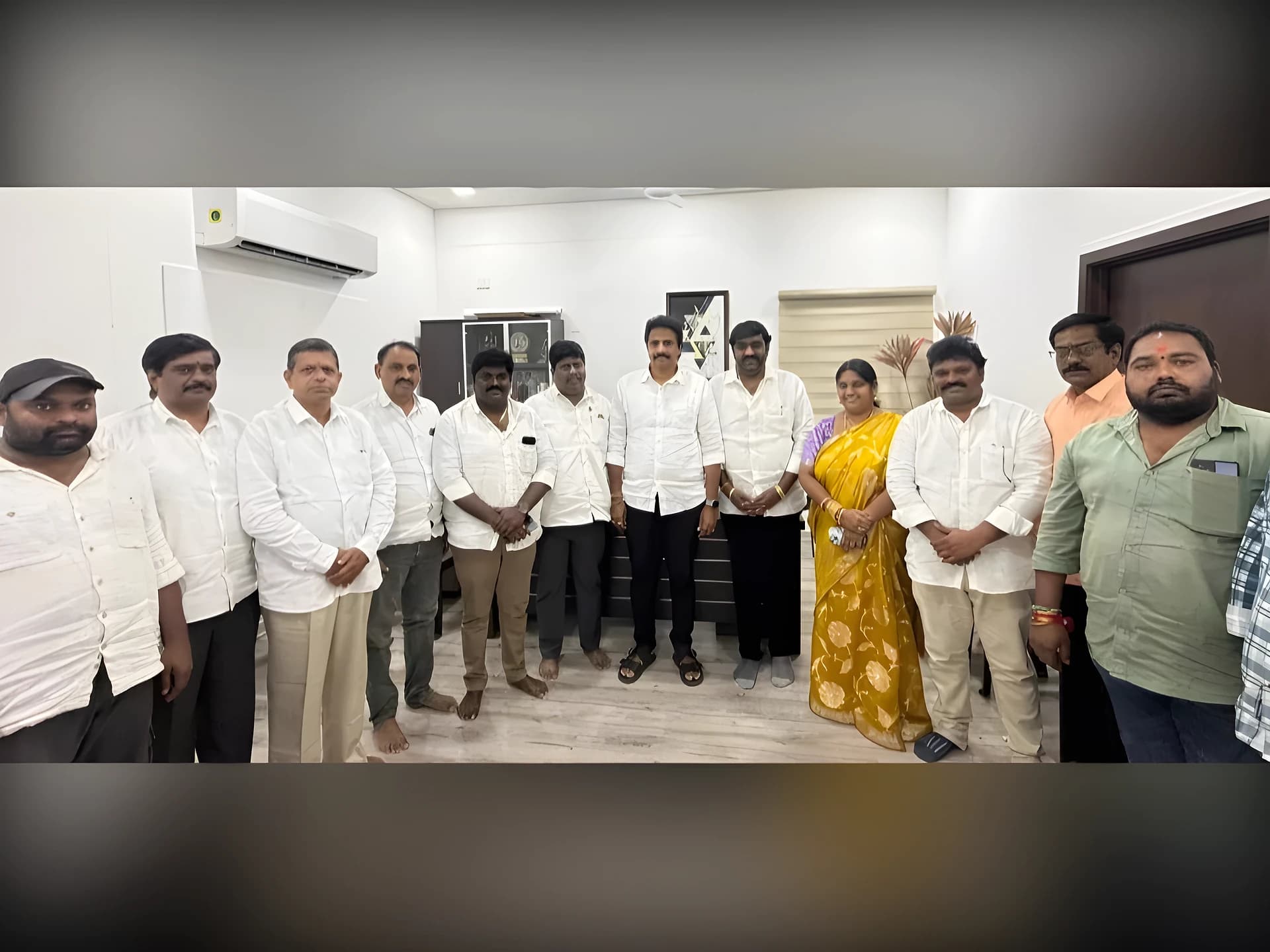 తణుకు సీట్లపై ఎమ్మెల్యేను కలిసిన జనసేన లీడర్లు