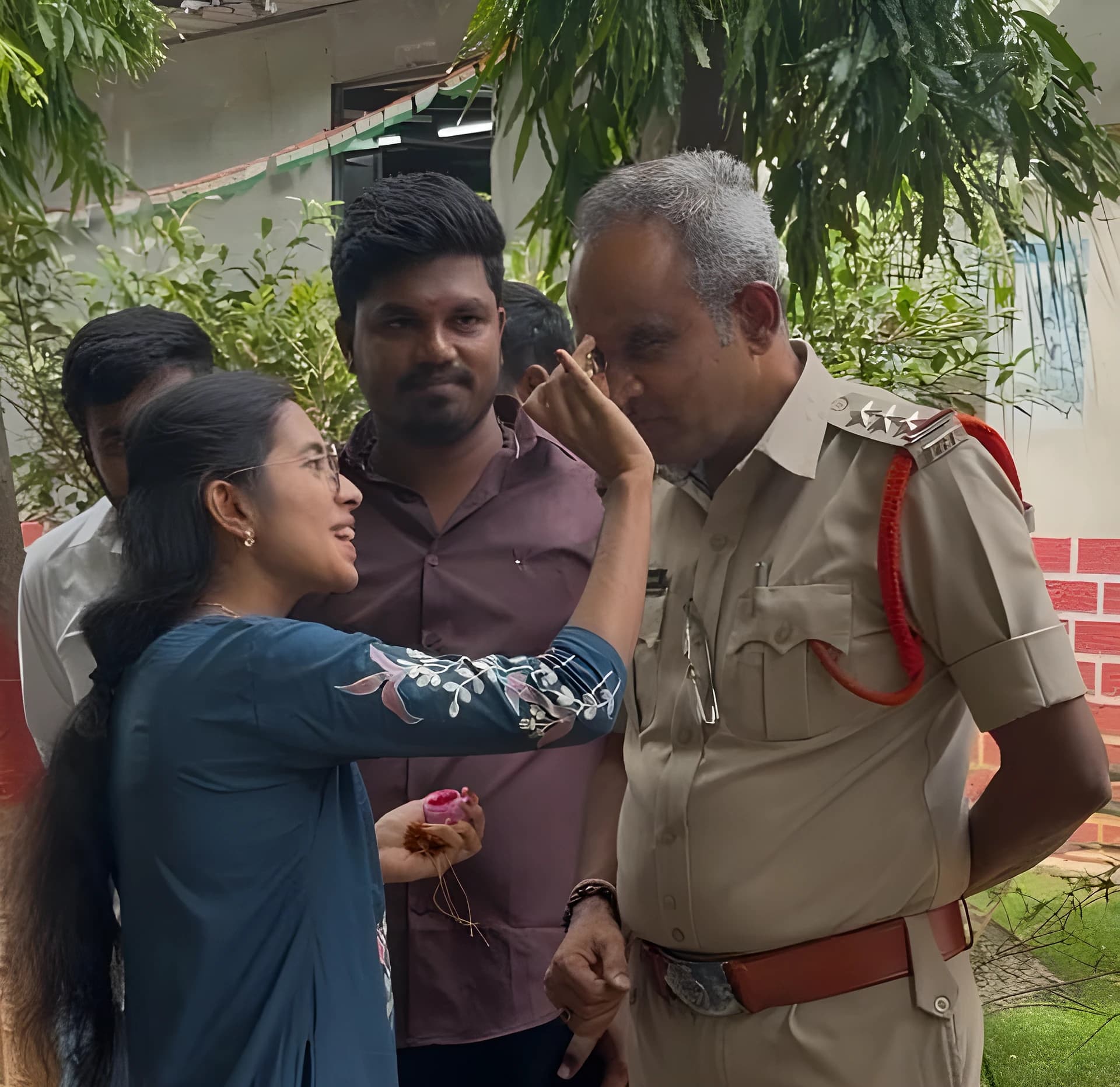 పోలీసు అన్నలకు రాఖీ.. షాద్నగర్లో ప్రత్యేక వేడుక