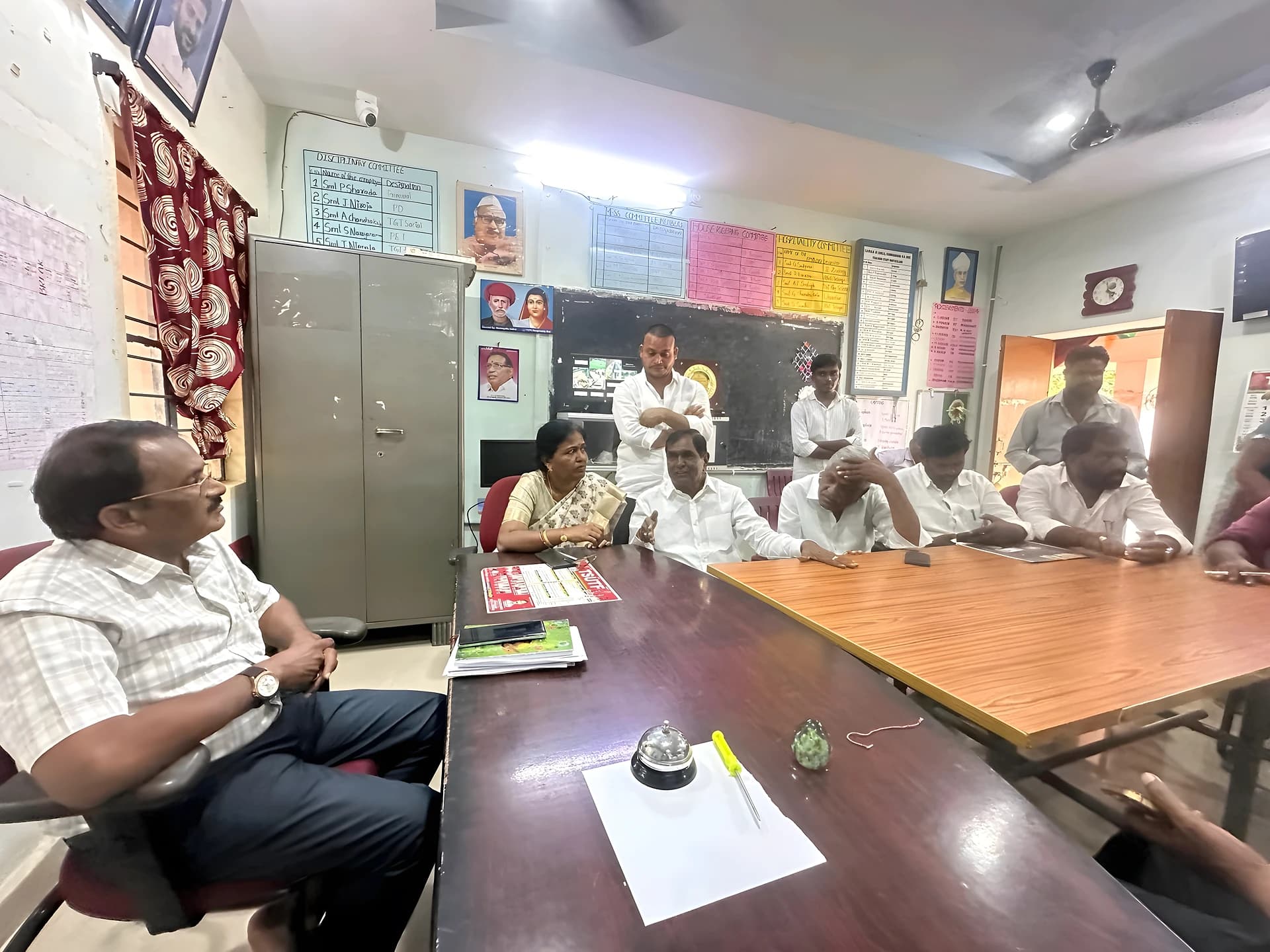విద్యార్థిని మృతిపై మాజీ ఎమ్మెల్యే యాదవ్ విచారం