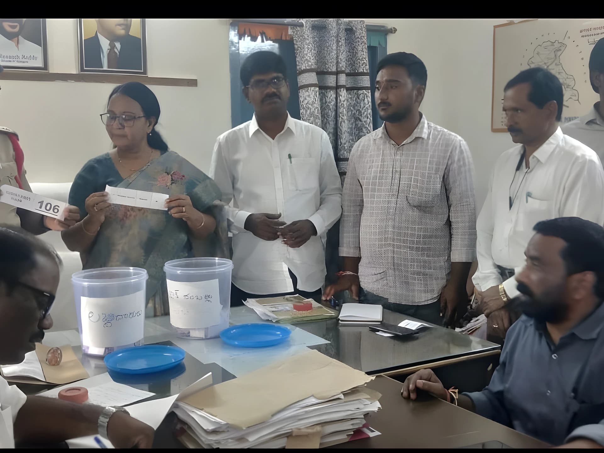 మిగిలిన డబుల్ బెడ్రూమ్ ఇల్లు ఎవరికీ?