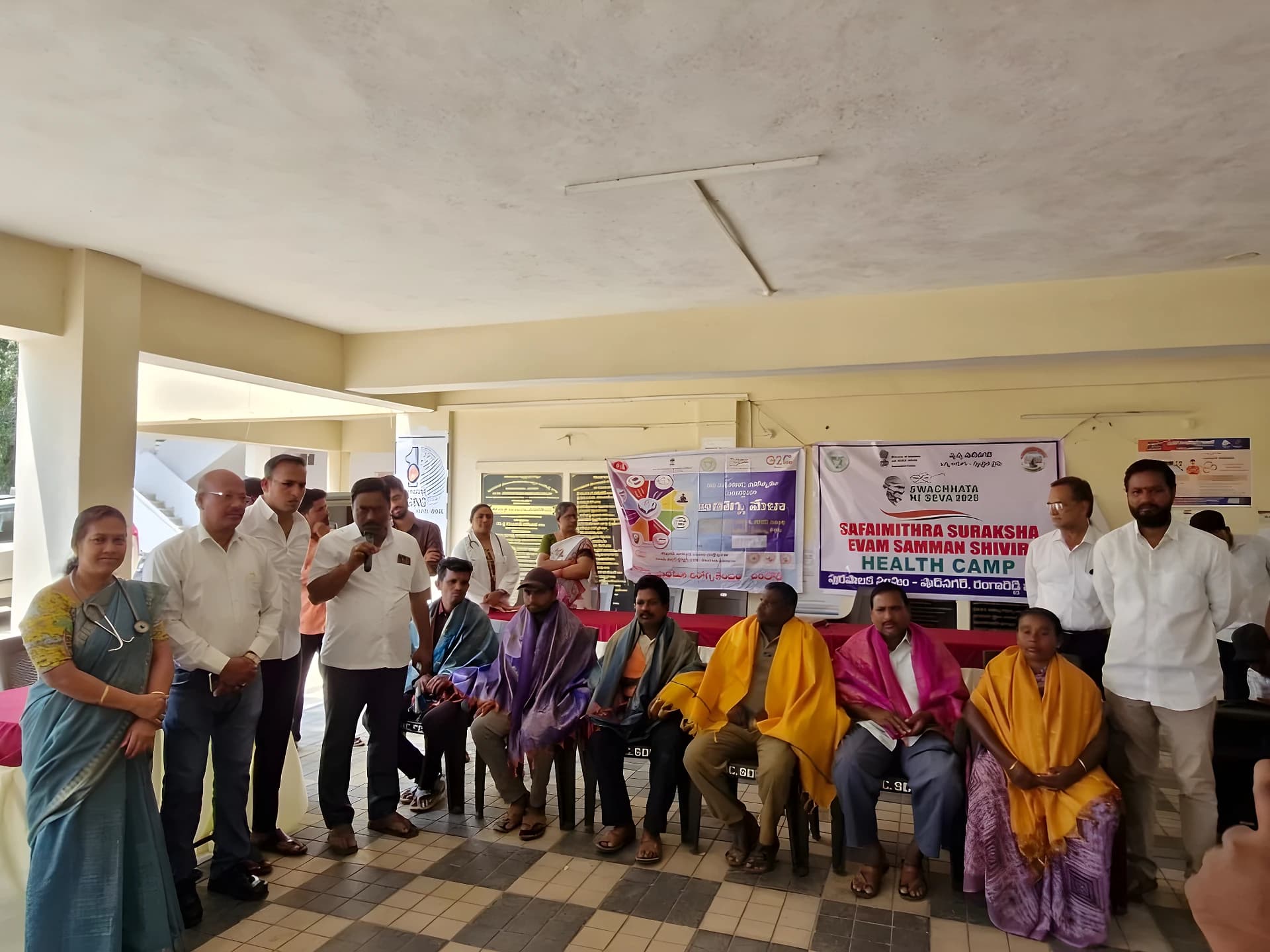 పారిశుద్ధ్య కార్మికులకు సన్మానం