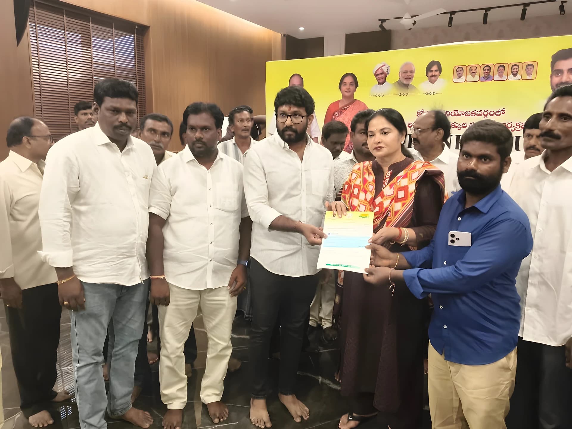 CMRF చెక్కు పంపిణీ