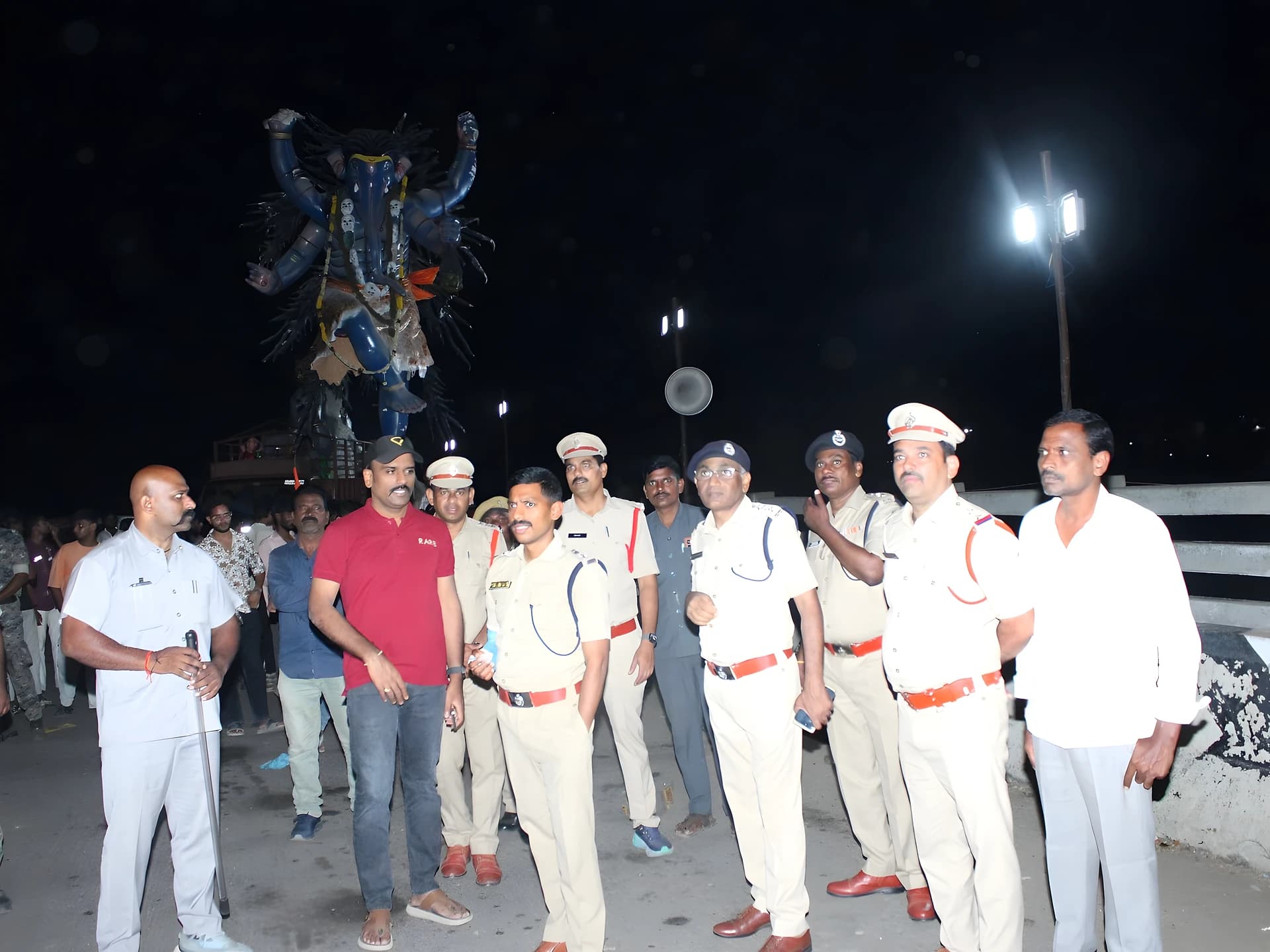 ఉమ్మెడ వంతెన వద్ద పోలీస్ బందోబస్తు పరిశీలన