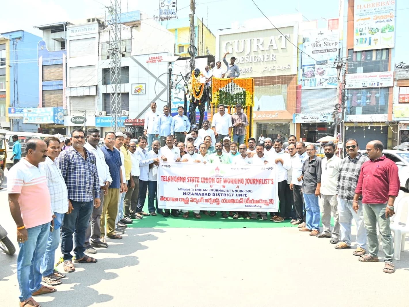 జర్నలిస్టుల సమస్యలు పరిష్కరించాలి