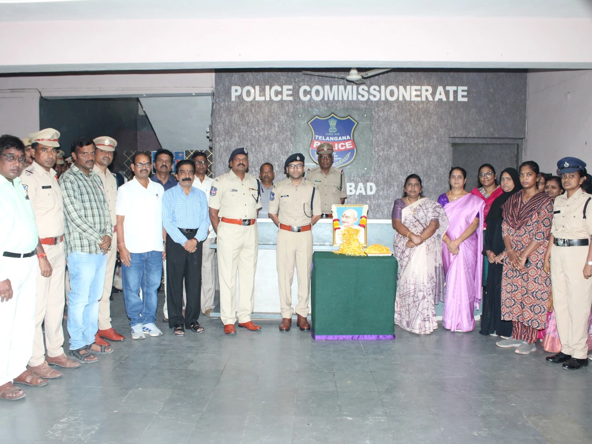 గాంధీజీ సిద్ధాంతాలే స్ఫూర్తి