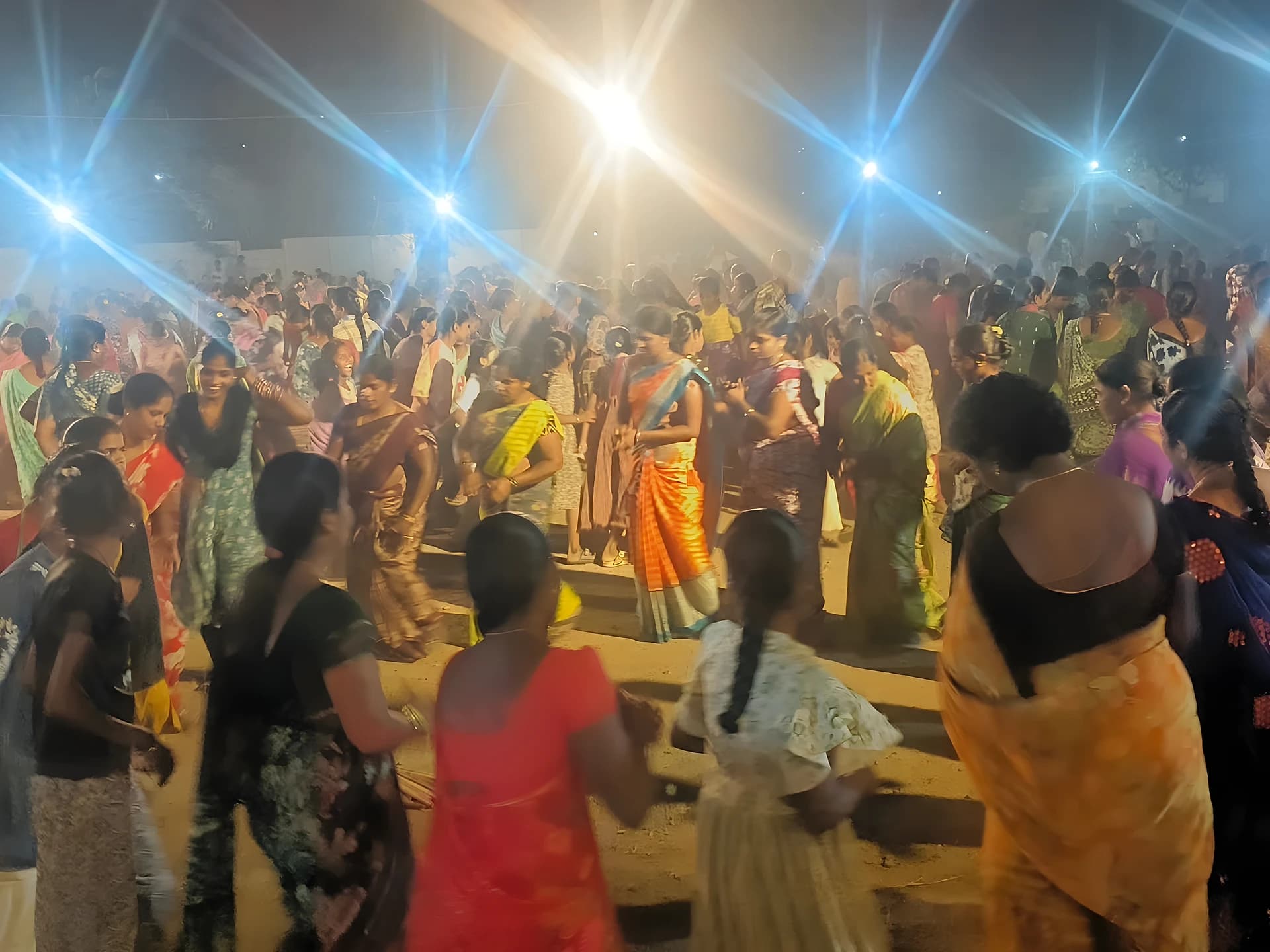 మిడ్జిల్లో వైభవంగా బతుకమ్మ వేడుకలు
