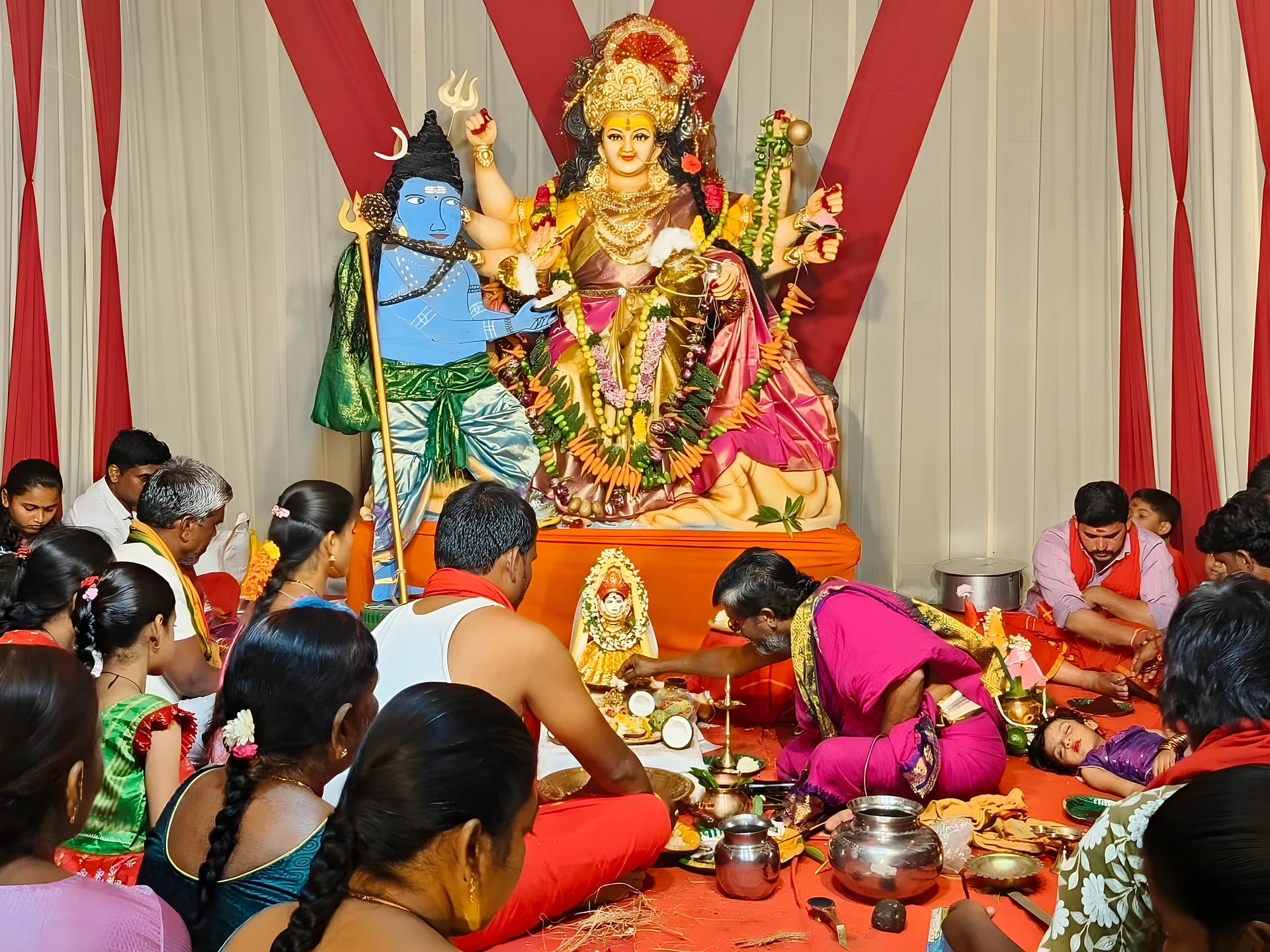 అన్నపూర్ణ దేవి భక్తులకు దర్శనం