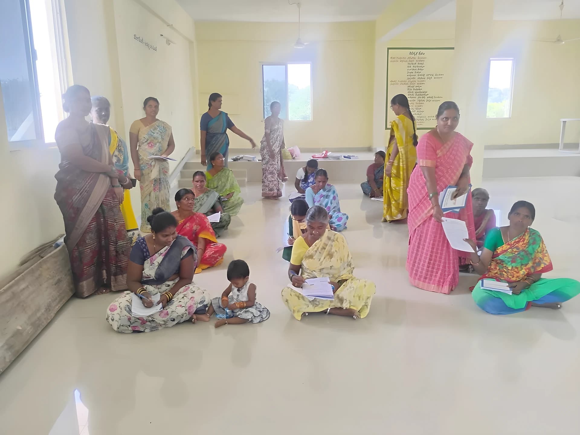 చదువుకు వయసు లేదు.. అక్షరాస్యత పరీక్షలు