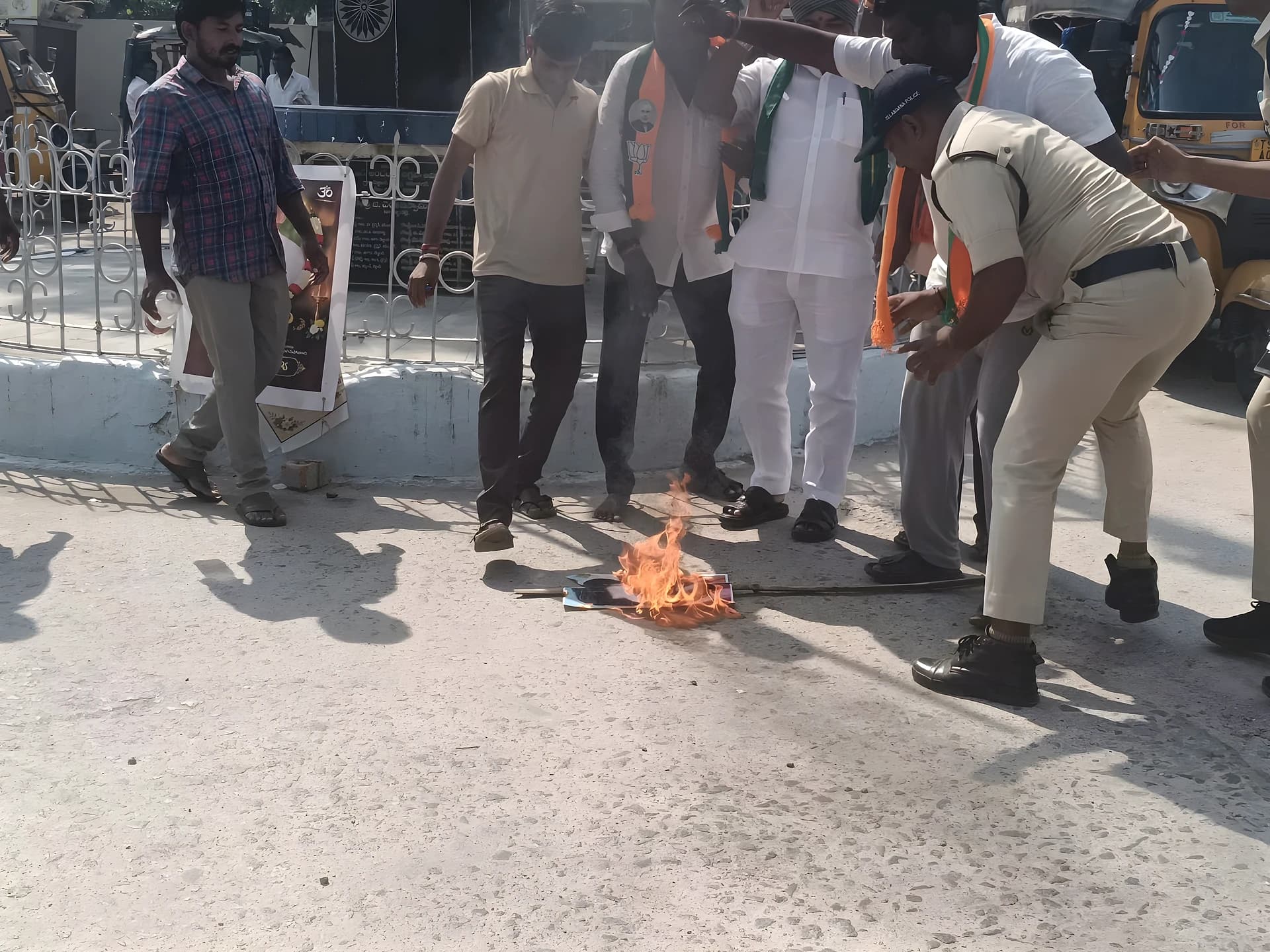 సీఎం ‘కామెంట్స్పై బిజెపి నిరసన