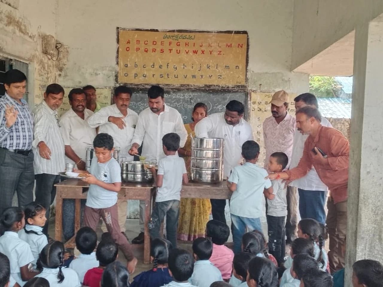 ప్రభుత్వ పాఠశాలలో అల్పాహార పథకం ప్రారంభం