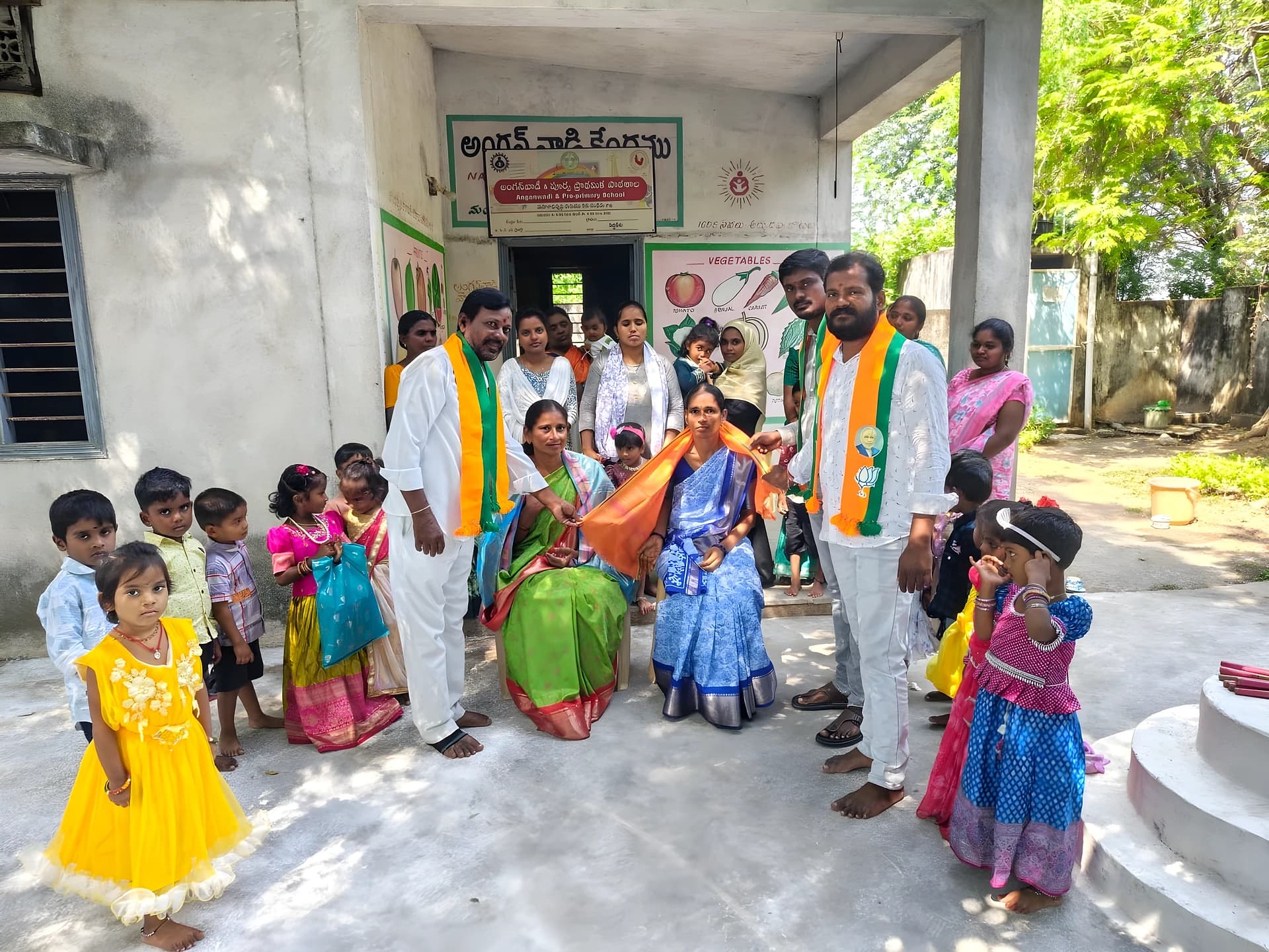 అంగన్వాడీ టీచర్లకు, సిబ్బందికి సన్మానం