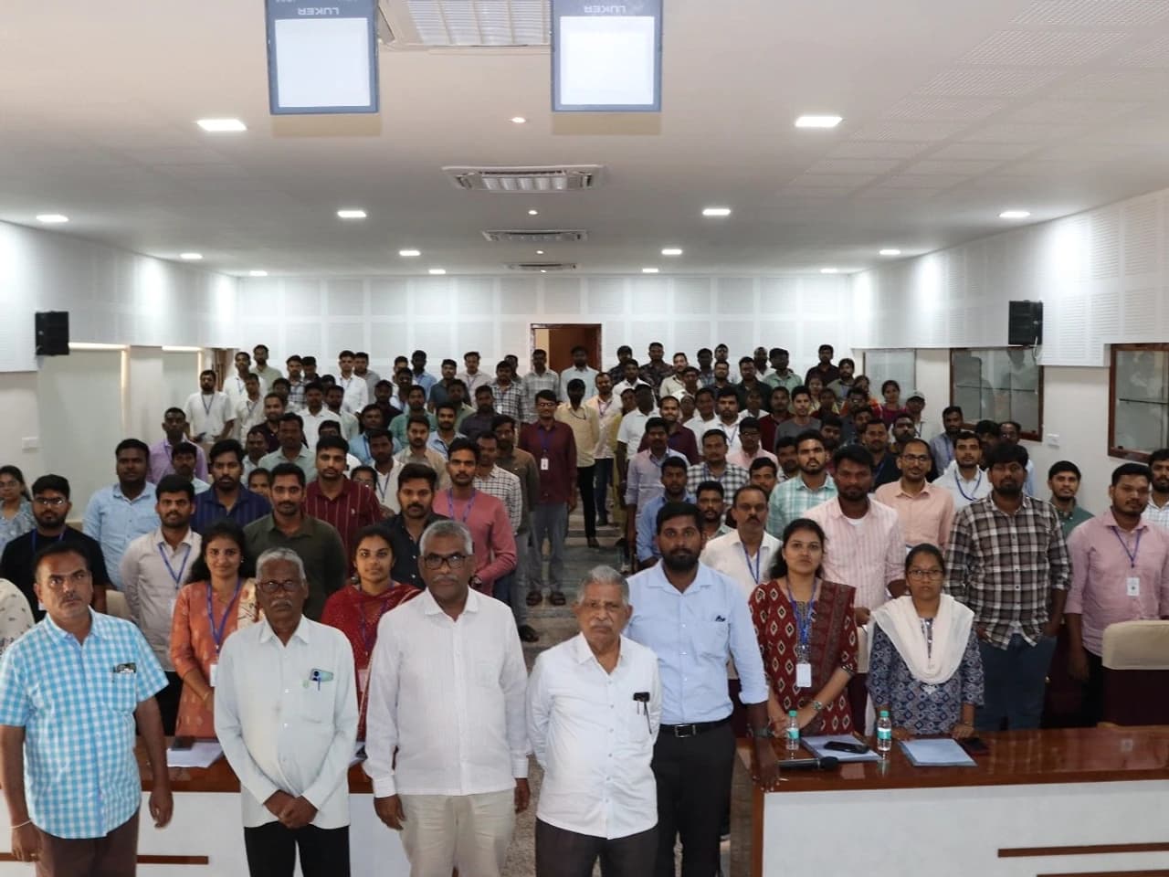 ముల్కనూర్లో 290 మంది అధికారుల పర్యటన