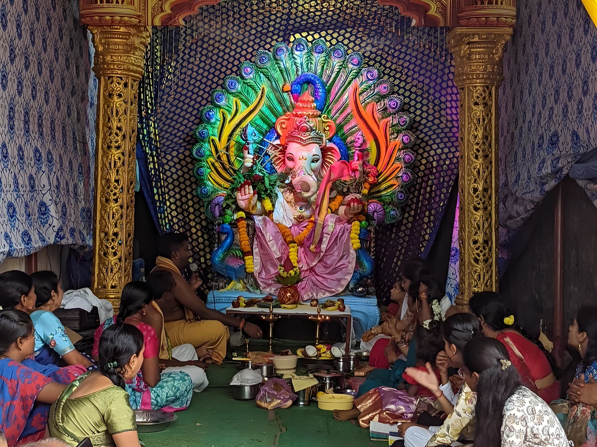 ప్రగతినగర్లో ఘన గణపయ్య పూజలు..!