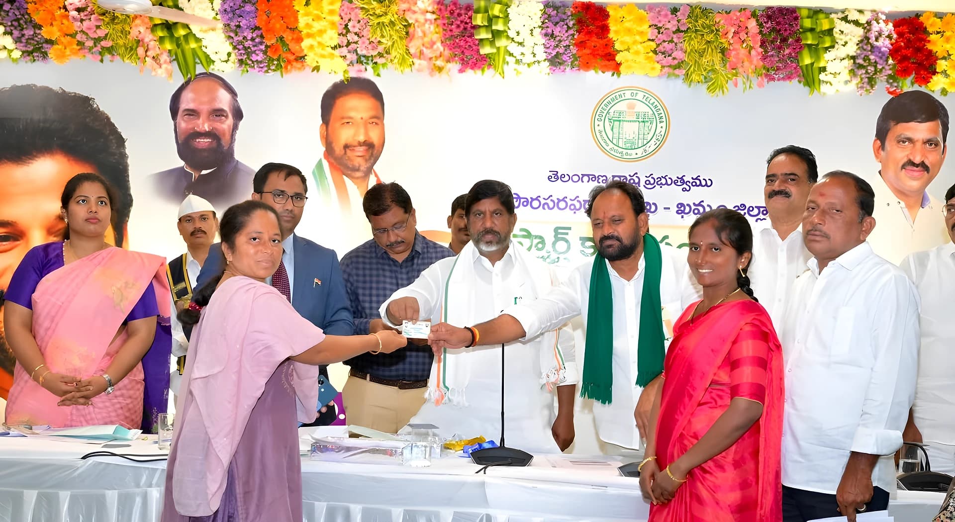 స్మార్ట్ రేషన్ కార్డులతో పేద కుటుంబాలకు భరోసా