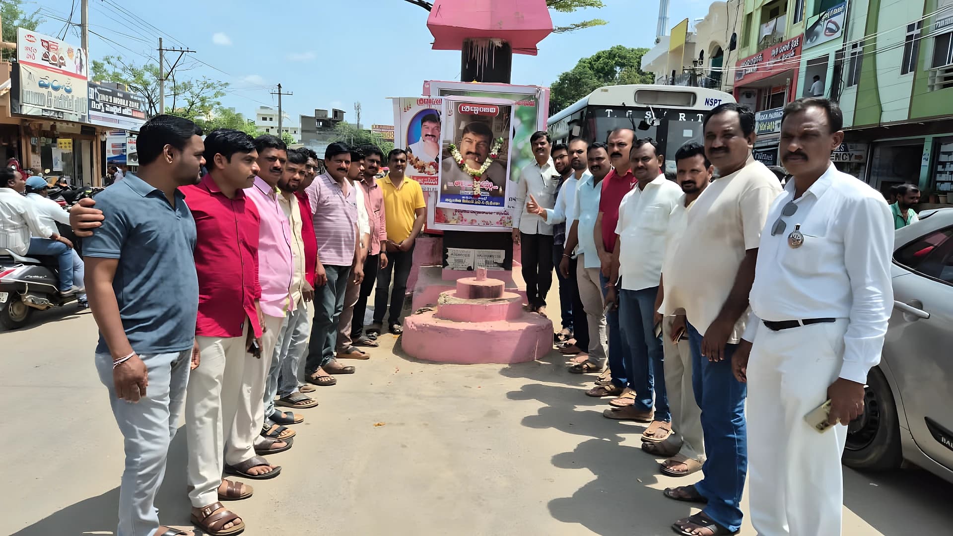 సీనియర్ జర్నలిస్టు సురేందర్రెడ్డికి ఘన నివాళి