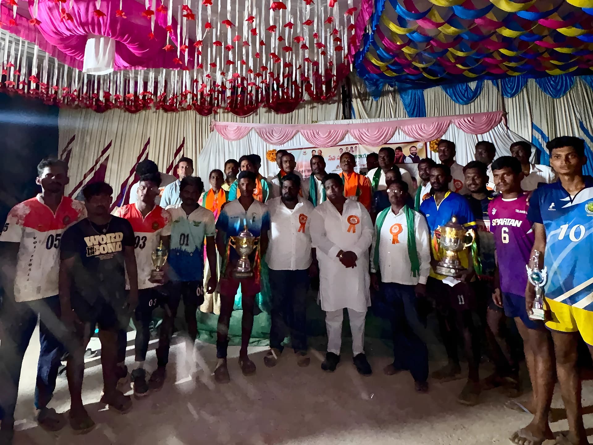 మేడారంలో వాలీబాల్ టోర్నీ