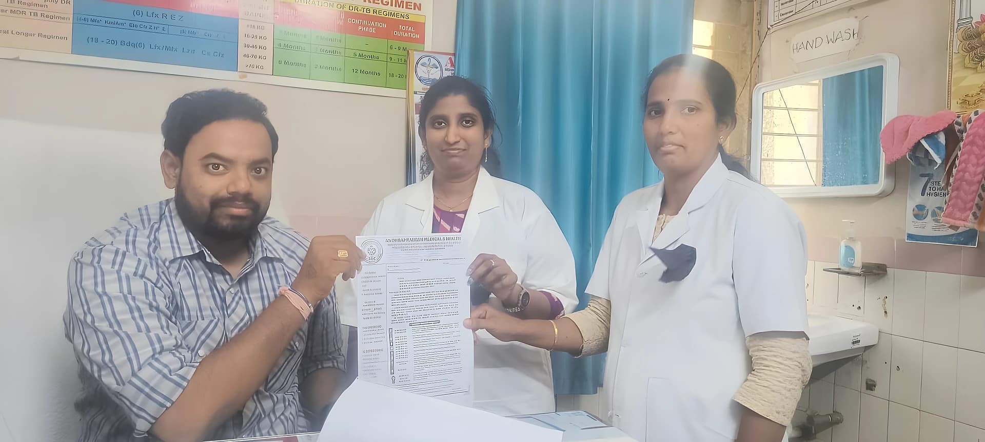 ఏళ్లు గడిచినా కాంట్రాక్టే.. నల్లబ్యాడ్జీలతో నర్సుల నిరసన