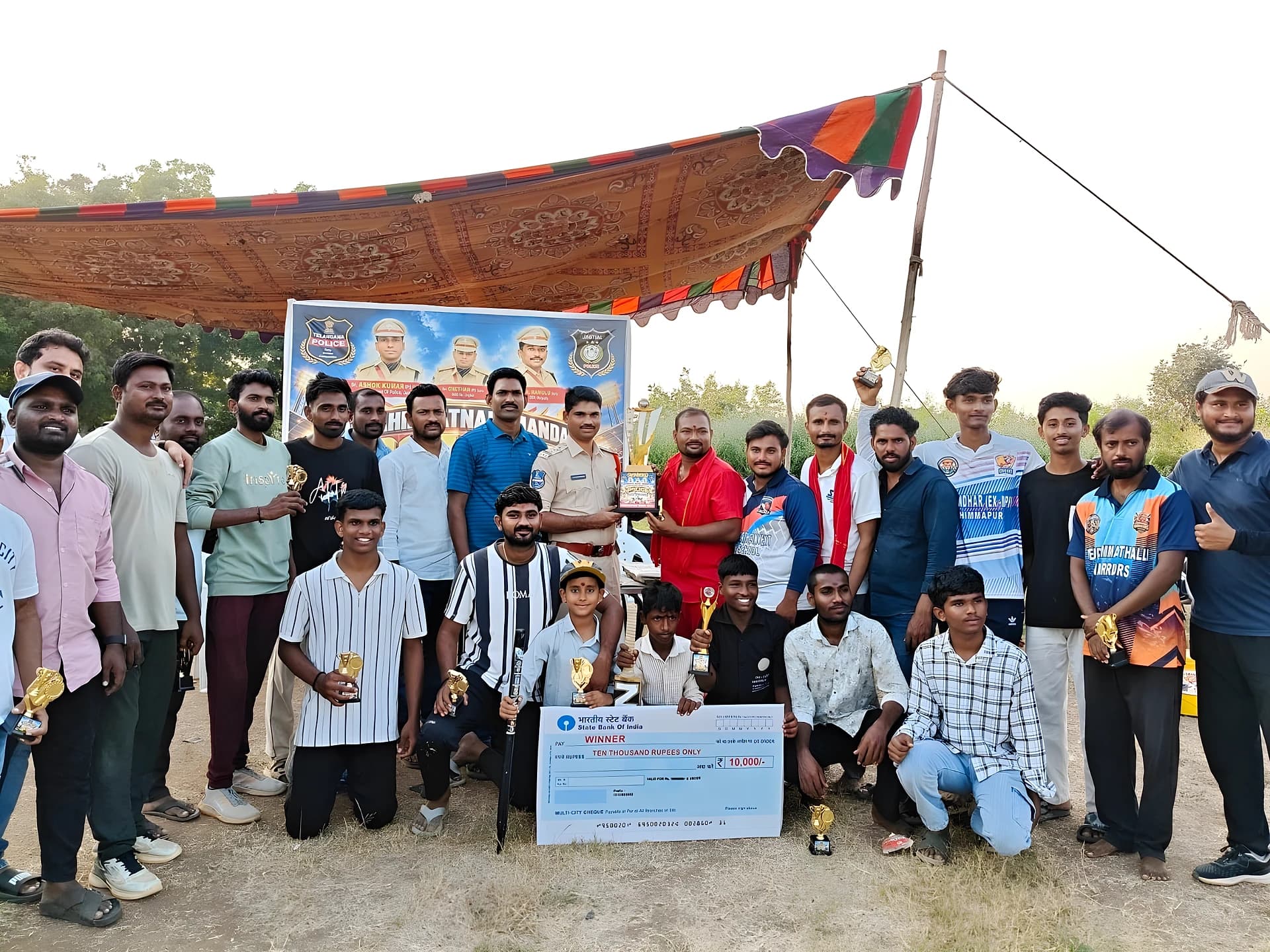 తిమ్మాపూర్ జట్టుకు క్రికెట్ లీగ్ టైటిల్!
