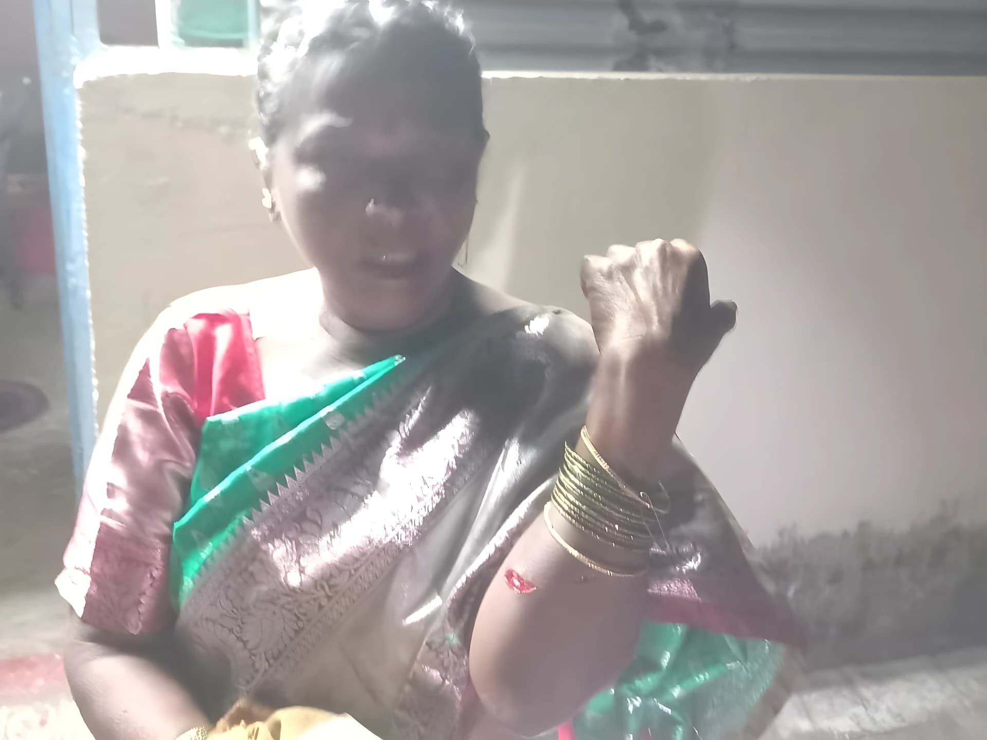 మహిళపై దాడి చేసి బంగారం చోరీ
