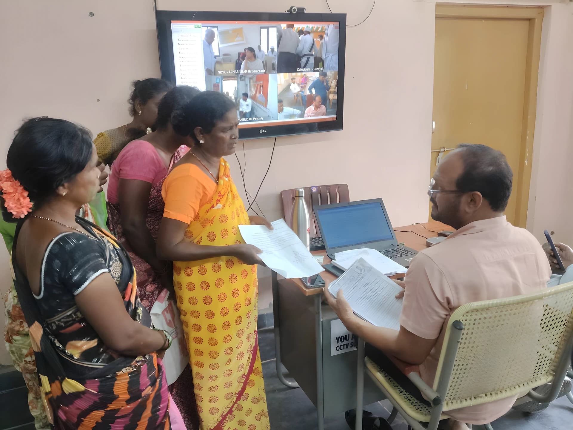 పట్టాల సర్వే, ఆన్లైన్ సౌకర్యం కల్పించాలని వినతి