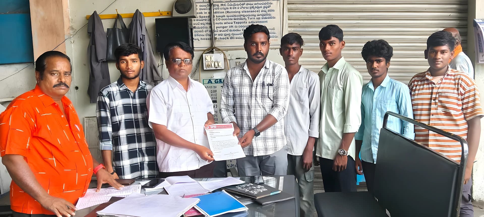 Students కోసం బస్సులివ్వండి