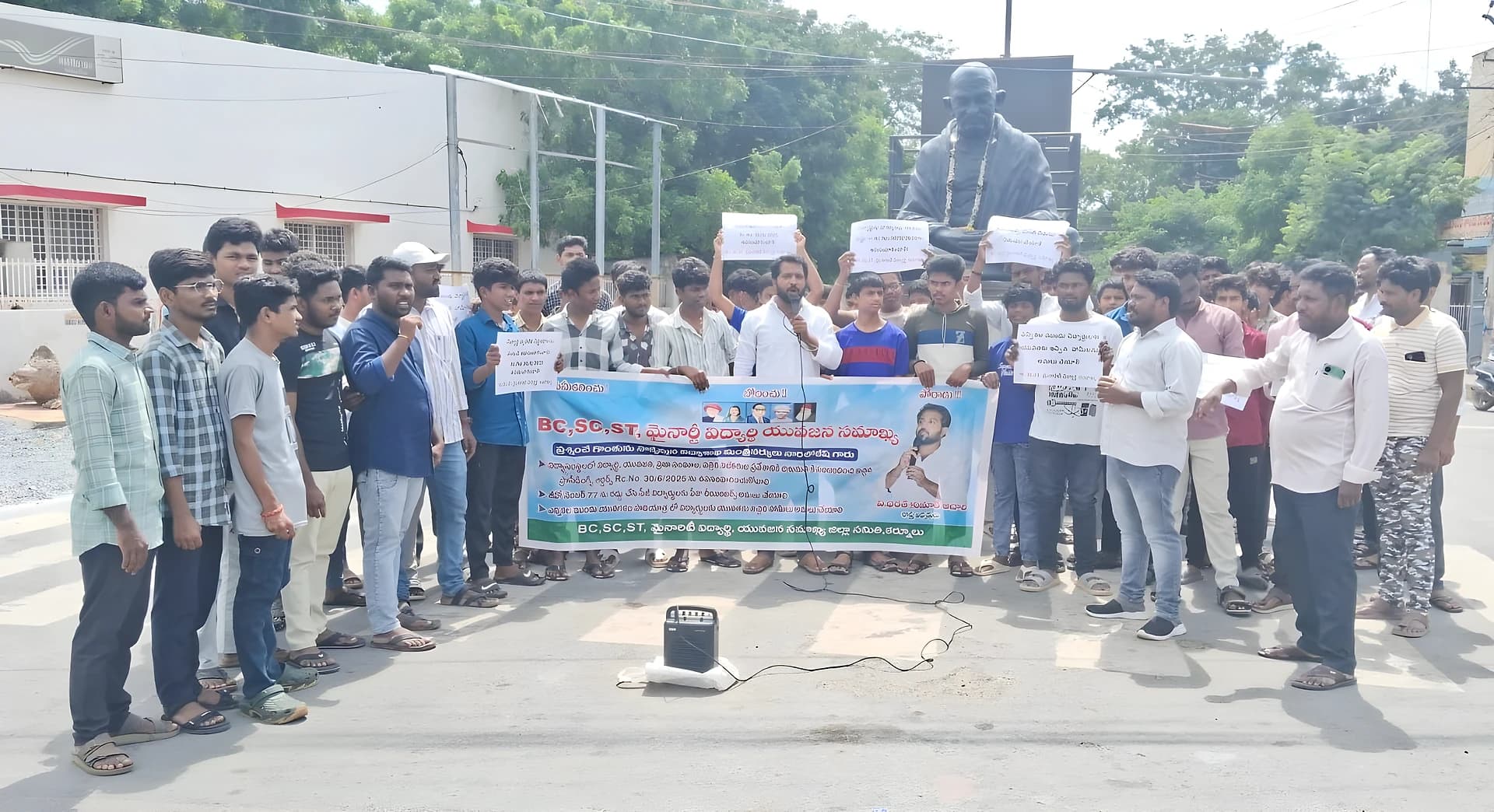 ప్రశ్నించే గొంతు నొక్కడం సరికాదు