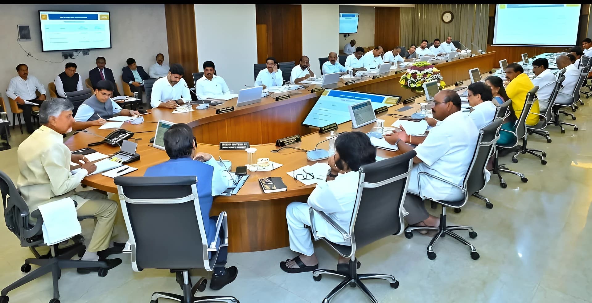 స్థానిక ఎన్నికల్లో బీసీలకు 34 శాతం రిజర్వేషన్లు