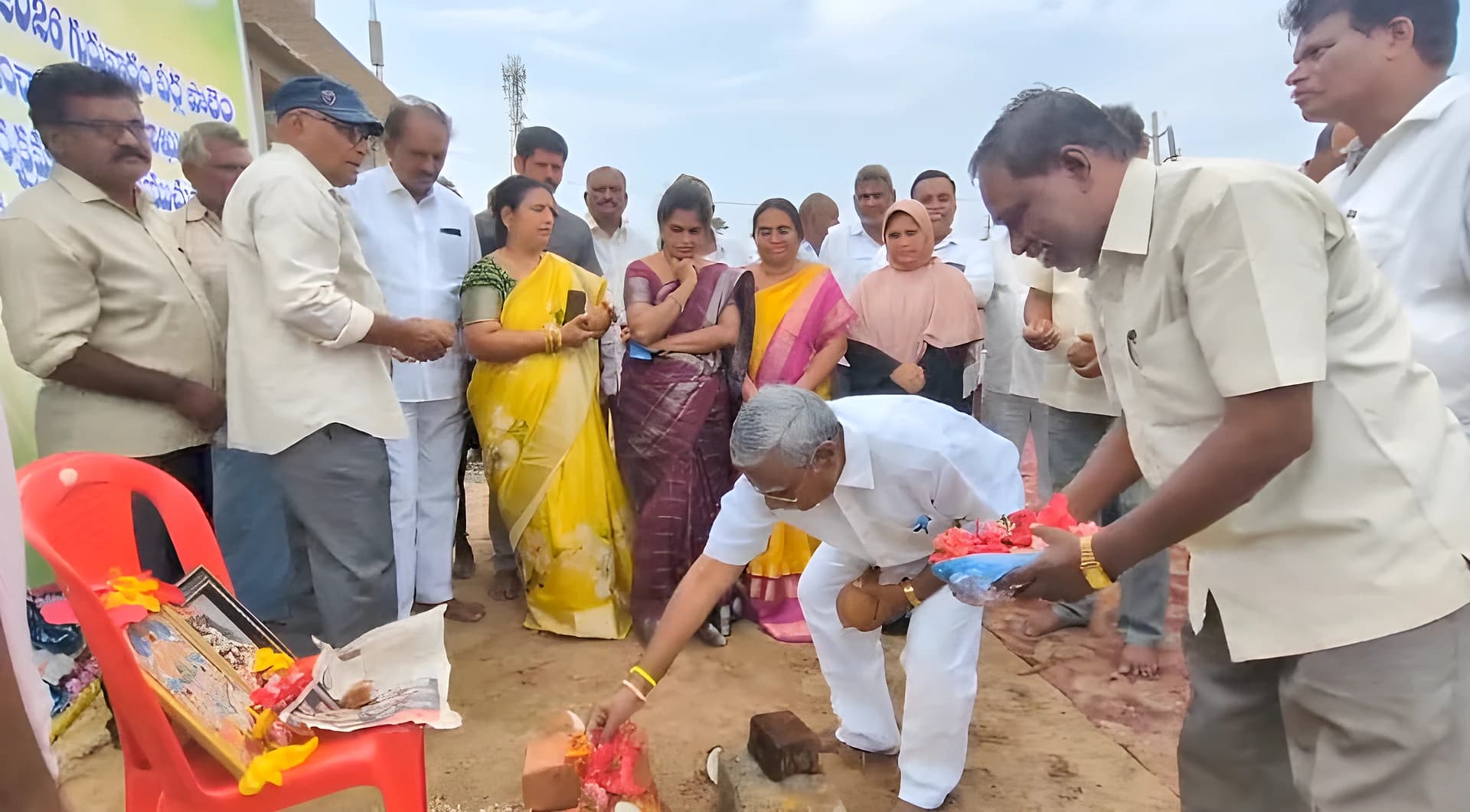 నూతన పంచాయతీ భవనానికి భూమిపూజ