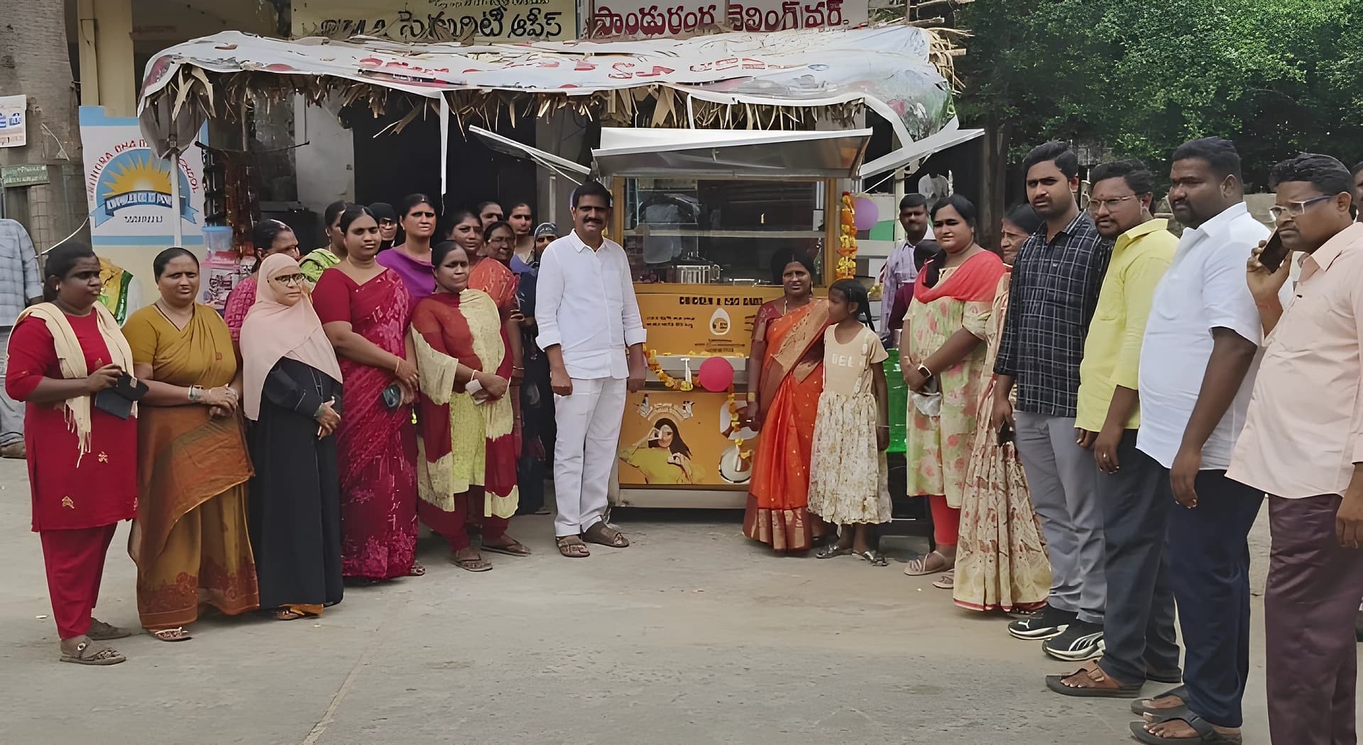 తాడేపల్లి SHG మహిళకు egg cart