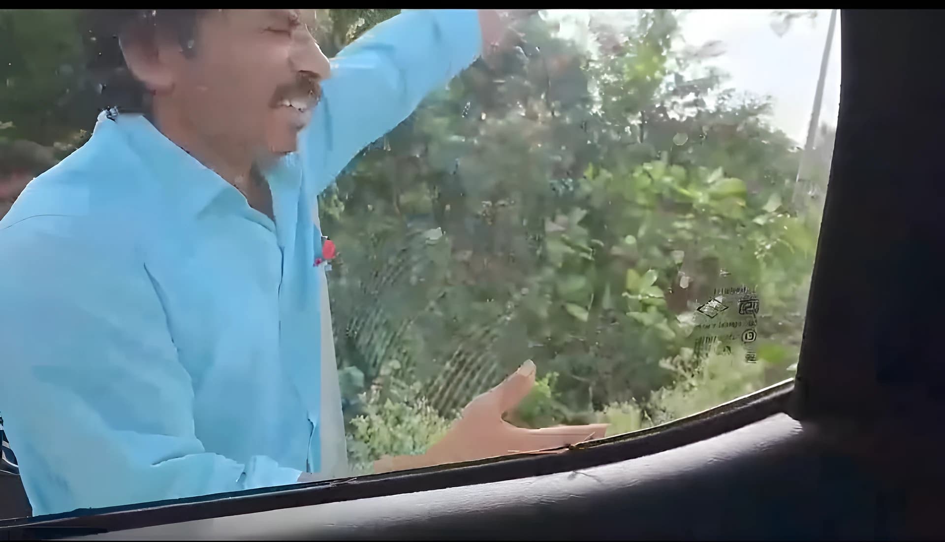 రోడ్డు ప్రమాదం వివాదంగా మారి.. టీచర్పై దాడి