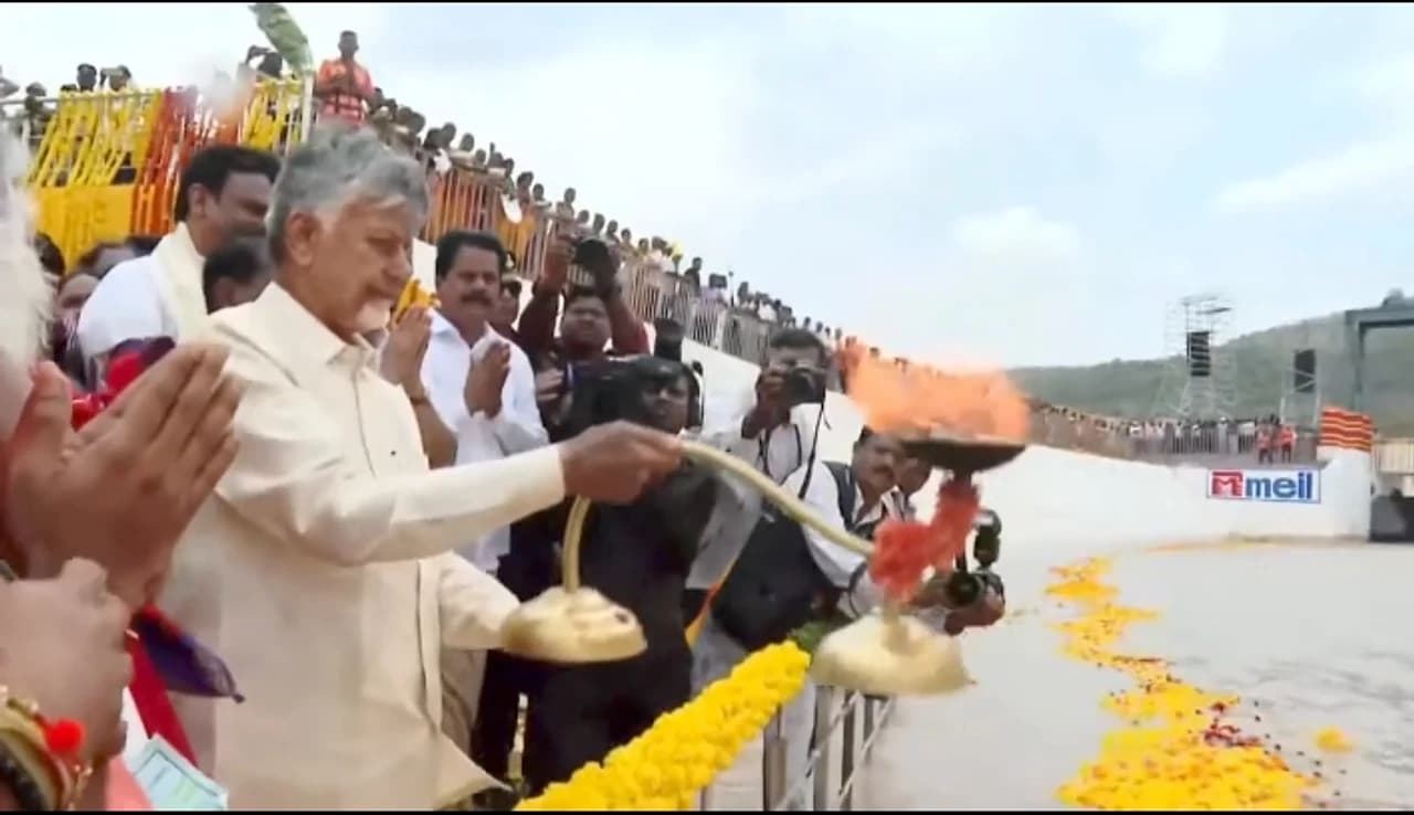30 ఏళ్ల కల సాకారం.. కృష్ణమ్మ పరుగులు పెట్టింది!