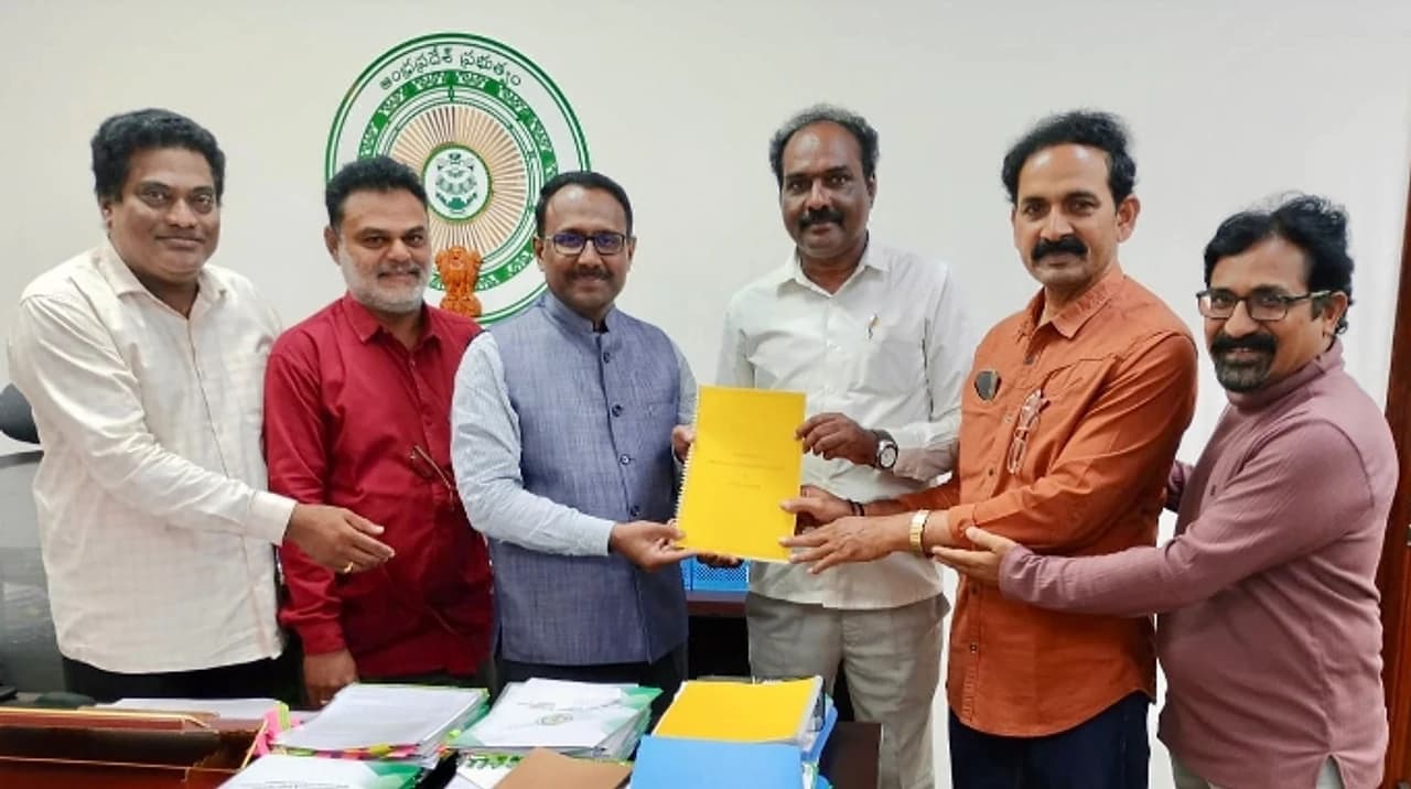 జర్నలిస్టుల కష్టానికి ఫలితం రావాలి